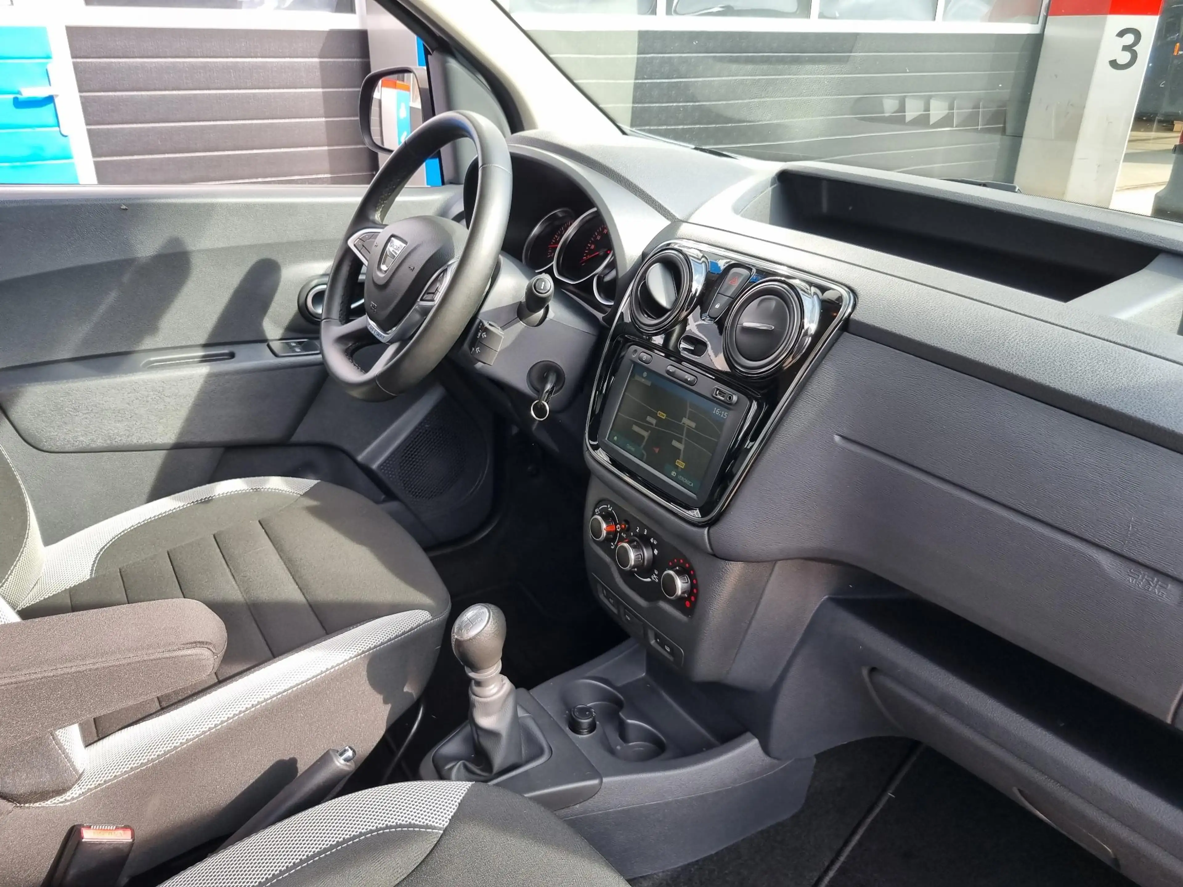 Dacia Dokker 1.3 TCe Stepway 130pk. NAVI / CRUISE / CAMERA / PD — photo 9