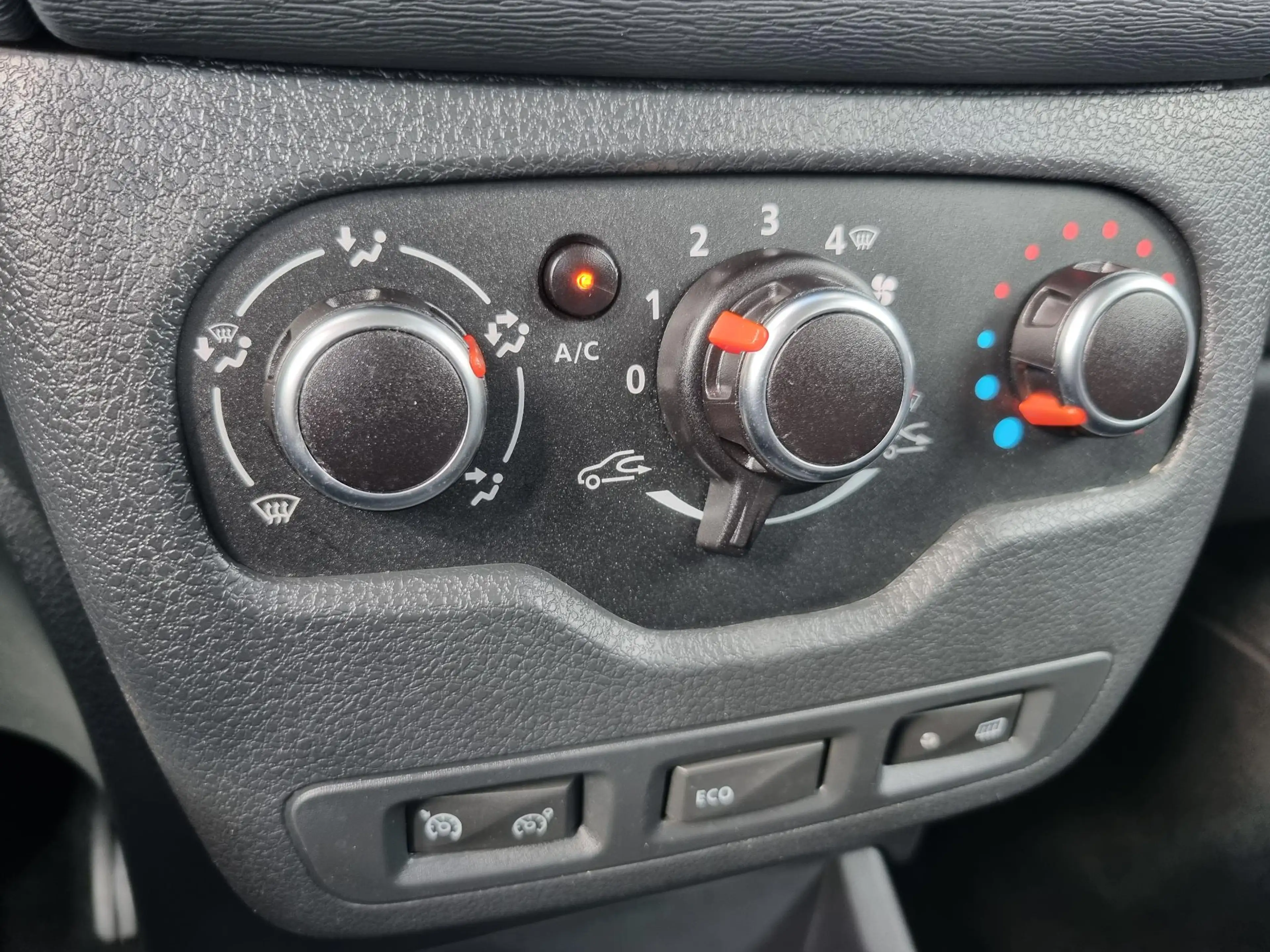 Dacia Dokker 1.3 TCe Stepway 130pk. NAVI / CRUISE / CAMERA / PD — photo 17