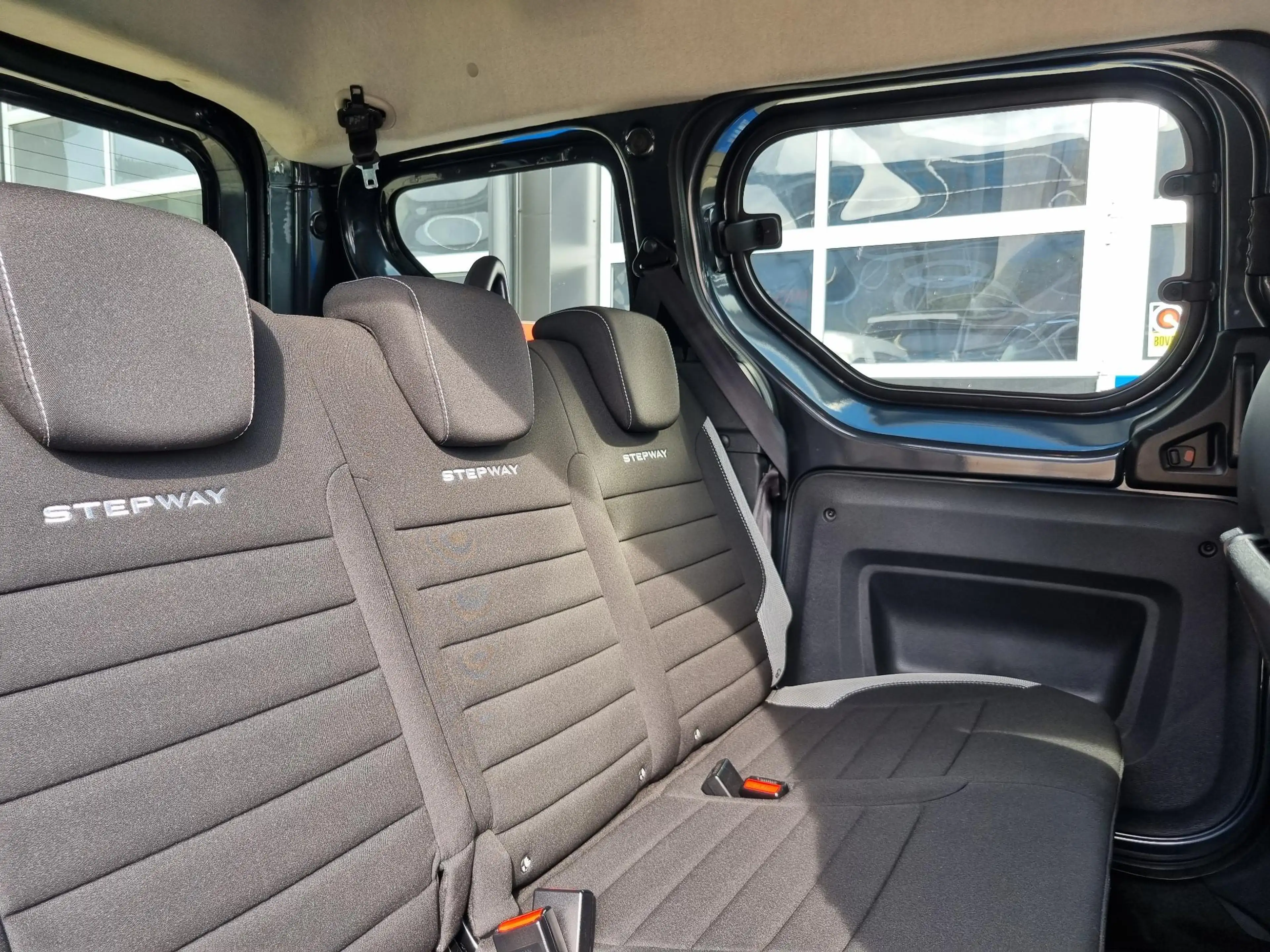 Dacia Dokker 1.3 TCe Stepway 130pk. NAVI / CRUISE / CAMERA / PD — photo 11