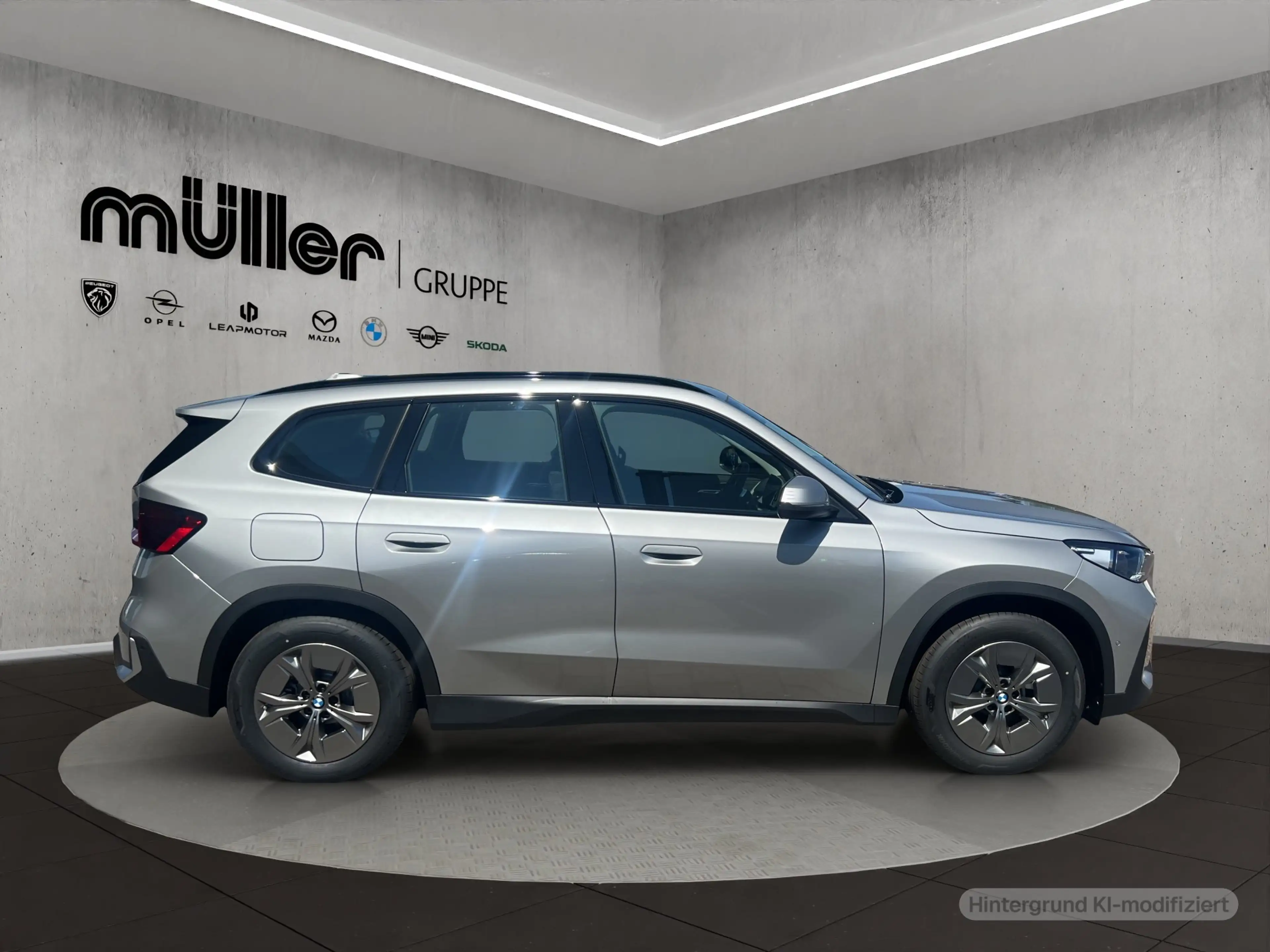 BMW iX1 xDrive20  LED AHK KOMFORTZUG RÜCKFAHR SHZ DAB — photo 8