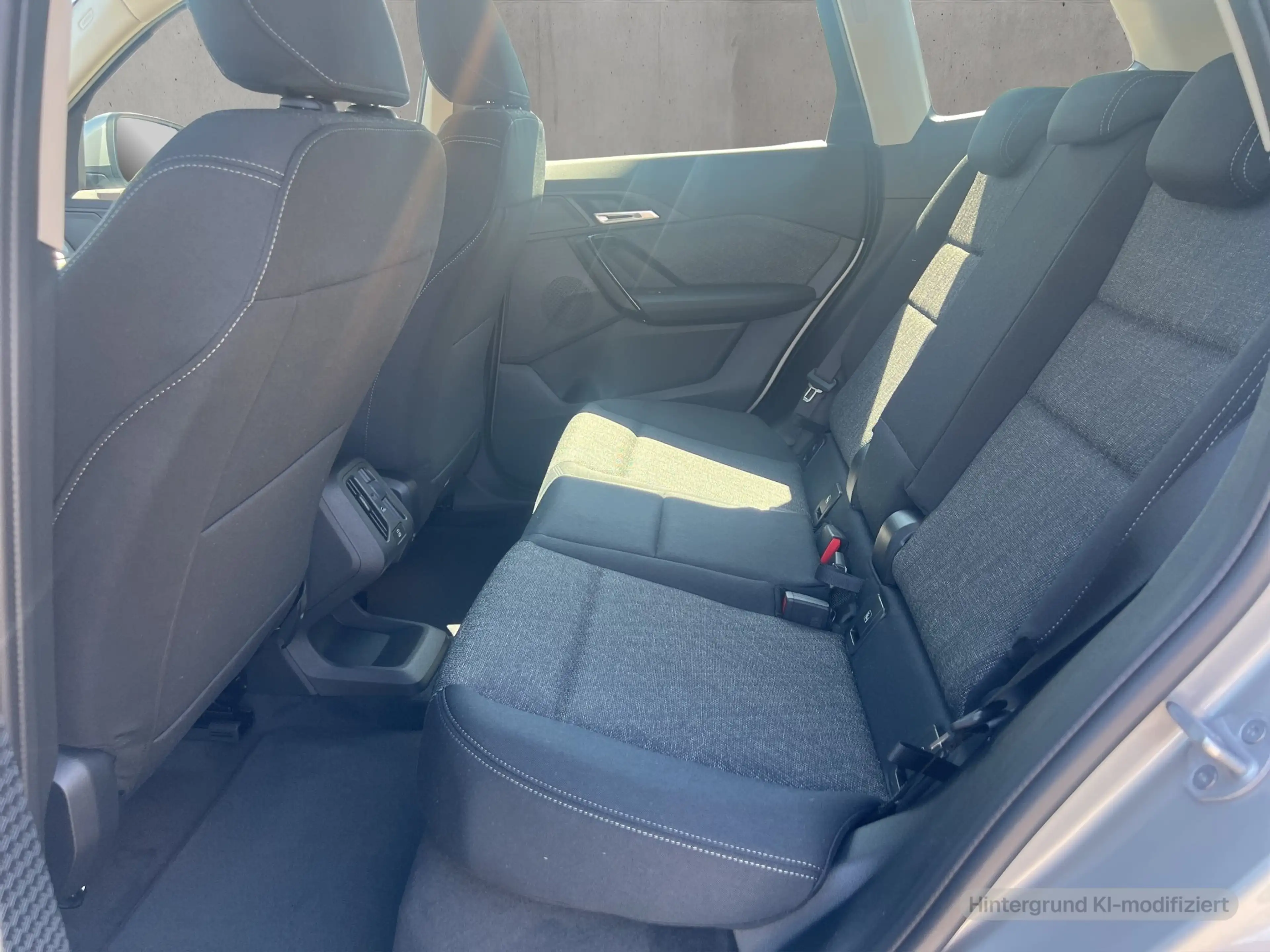 BMW iX1 xDrive20  LED AHK KOMFORTZUG RÜCKFAHR SHZ DAB — photo 10
