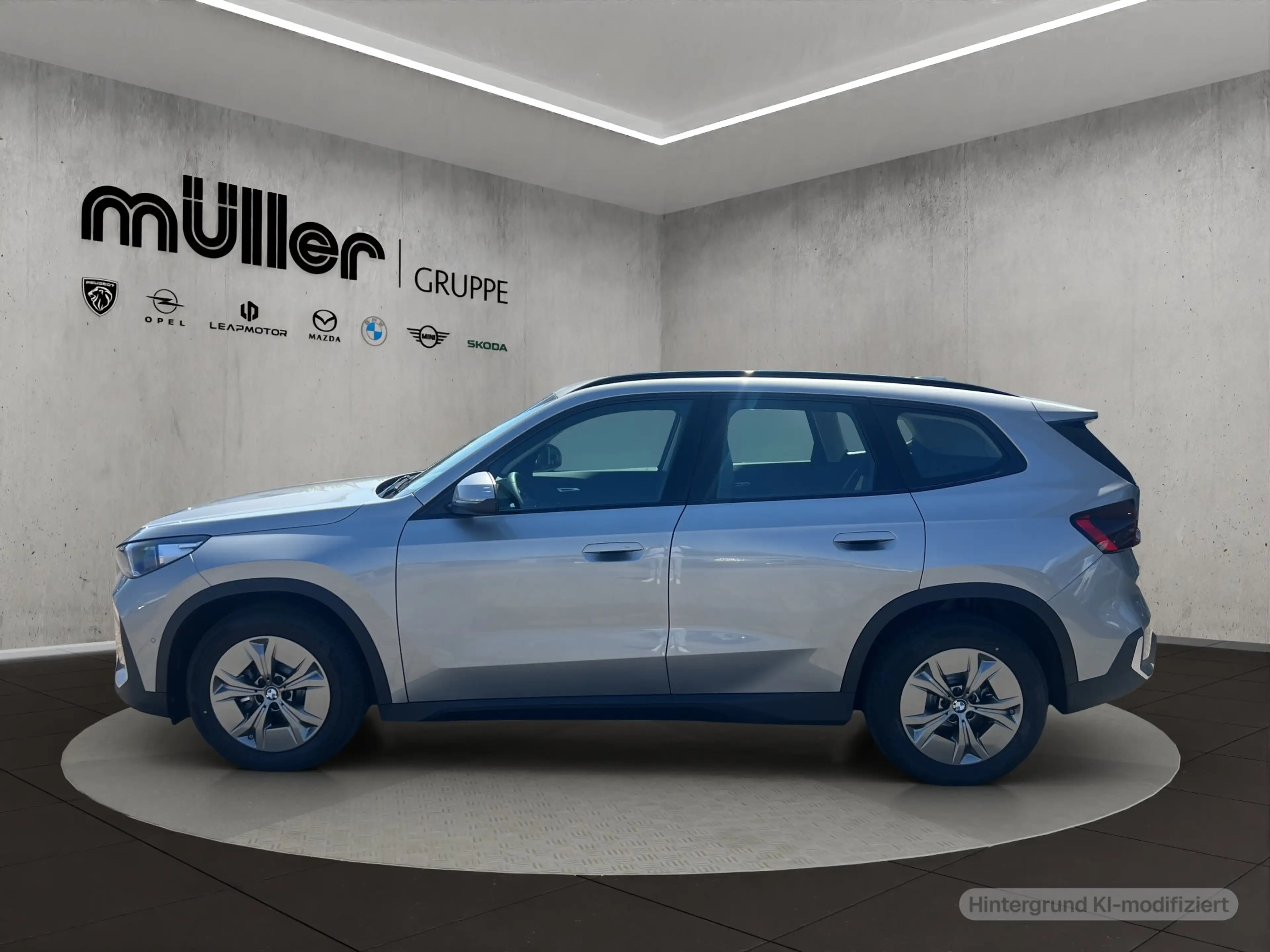 BMW iX1 xDrive20  LED AHK KOMFORTZUG RÜCKFAHR SHZ DAB — photo 4