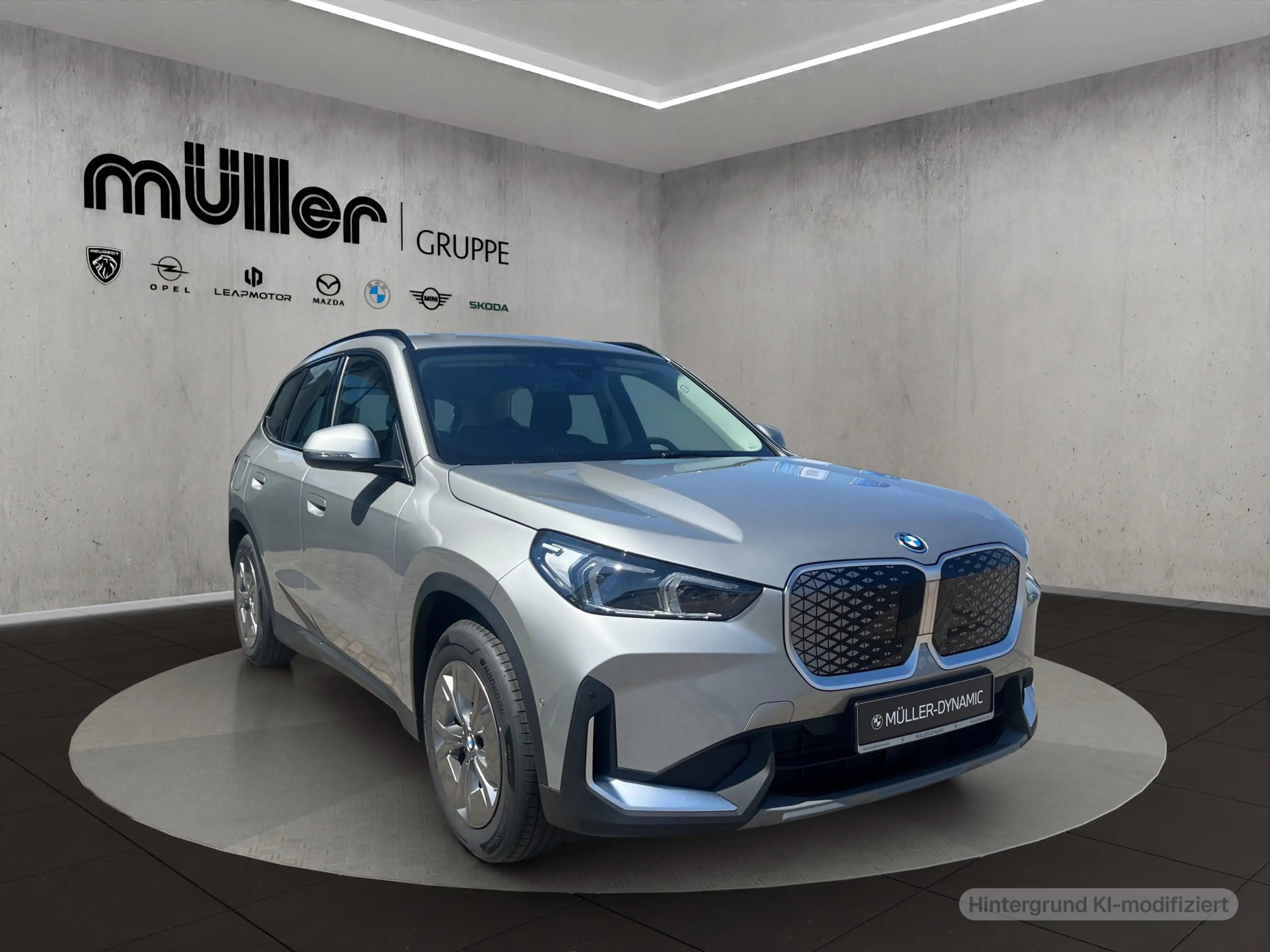 BMW iX1 xDrive20  LED AHK KOMFORTZUG RÜCKFAHR SHZ DAB — photo 3