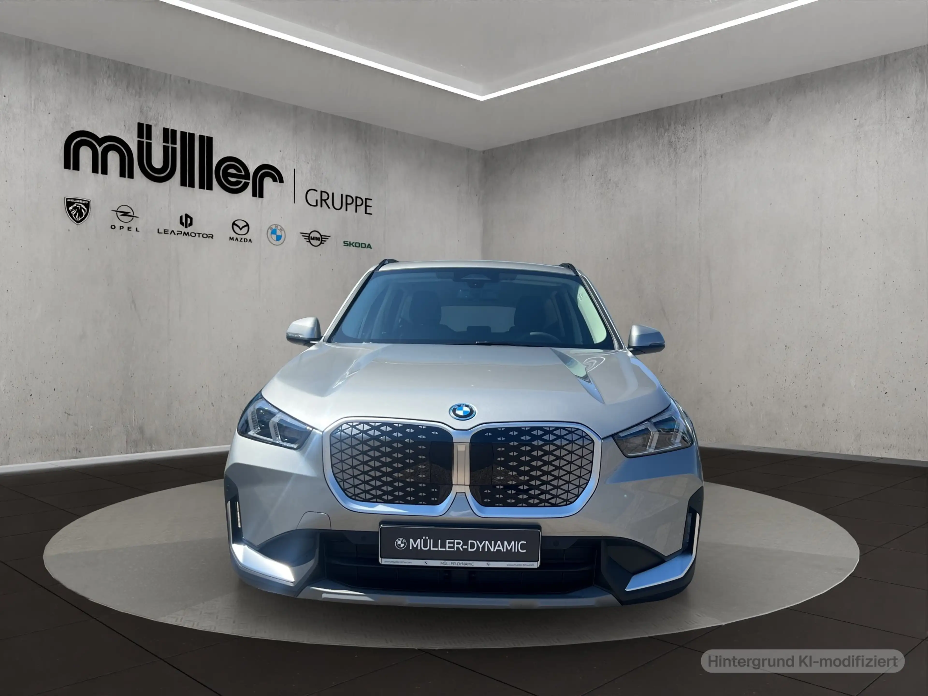BMW iX1 xDrive20  LED AHK KOMFORTZUG RÜCKFAHR SHZ DAB — photo 2