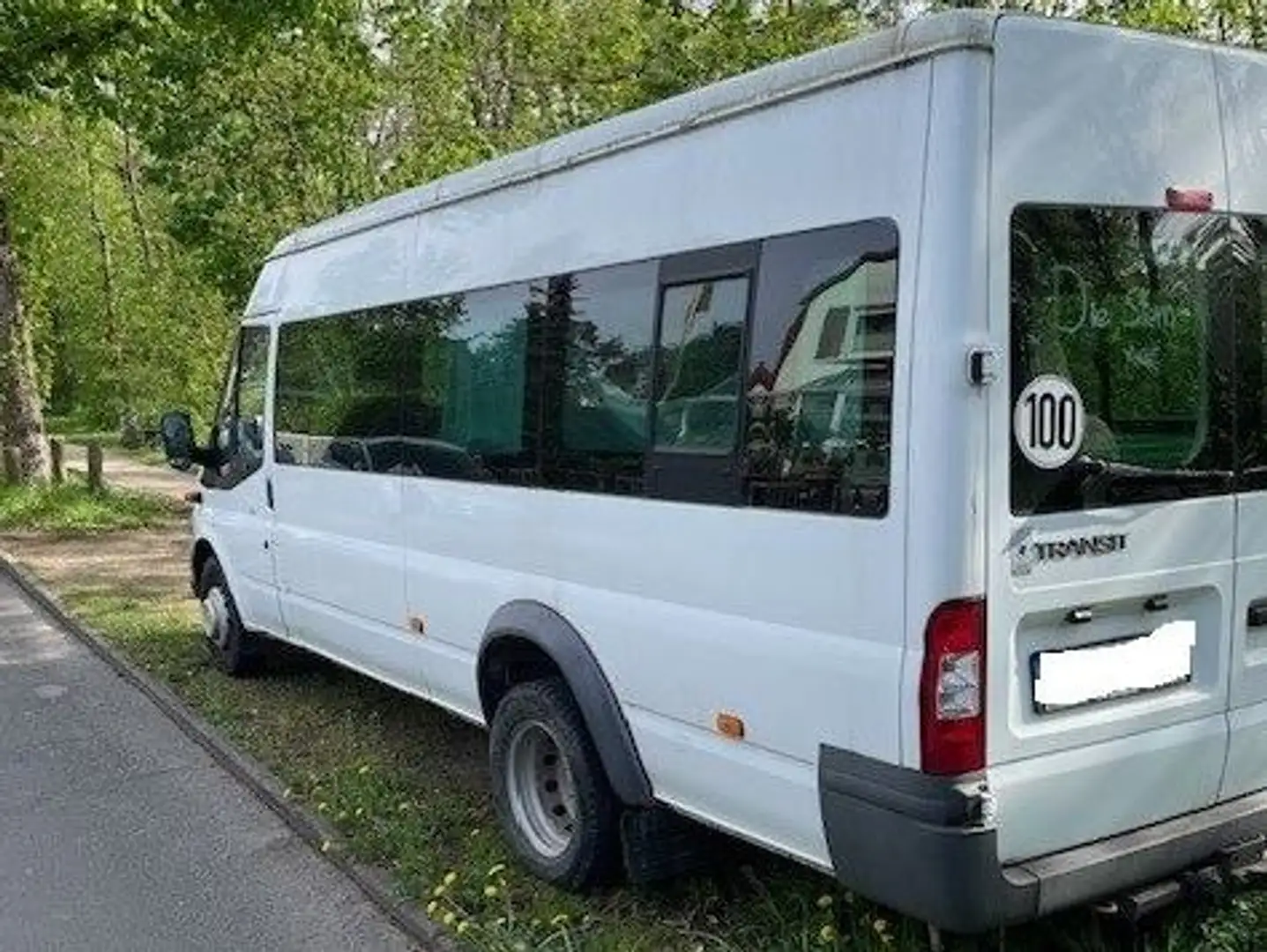 Ford Transit Bus Ehemaliger Schulbus als Camper umgebaut Weiß - 2