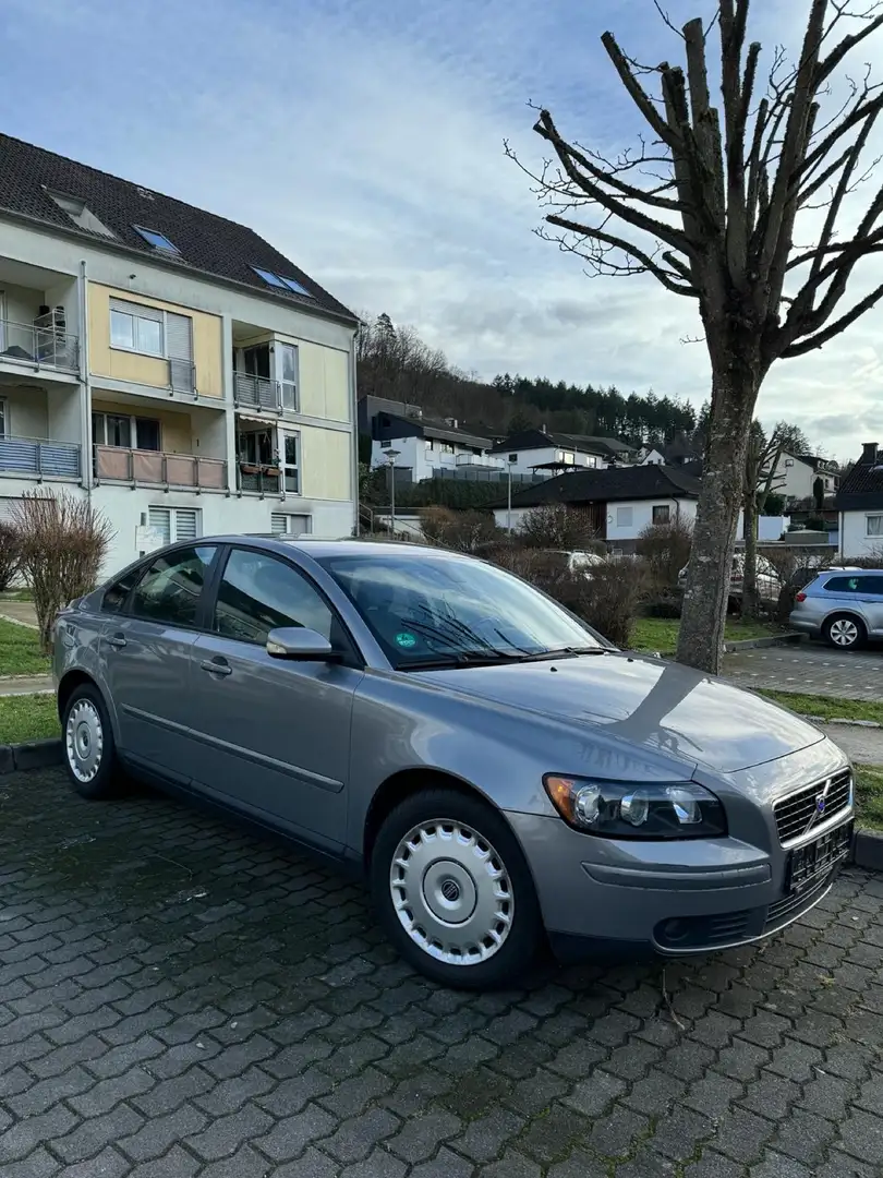 Volvo S40 2.0D Momentum - 1
