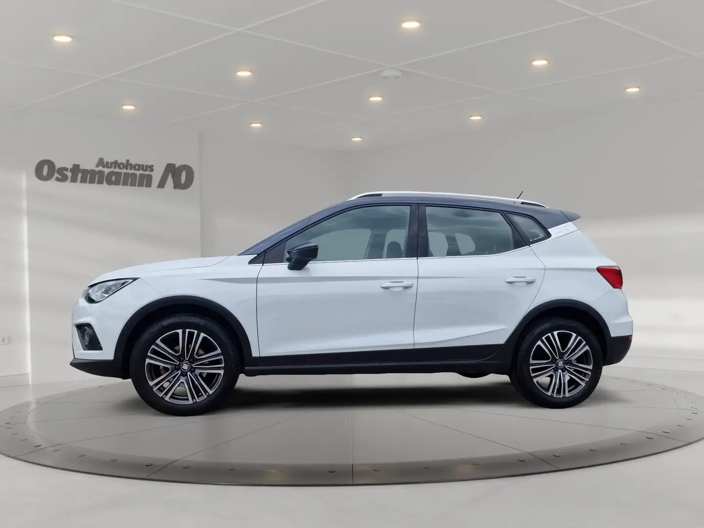 SEAT Arona 1.5 TSI Xcellence DSG ACC NAV KAM LED Wit - 2
