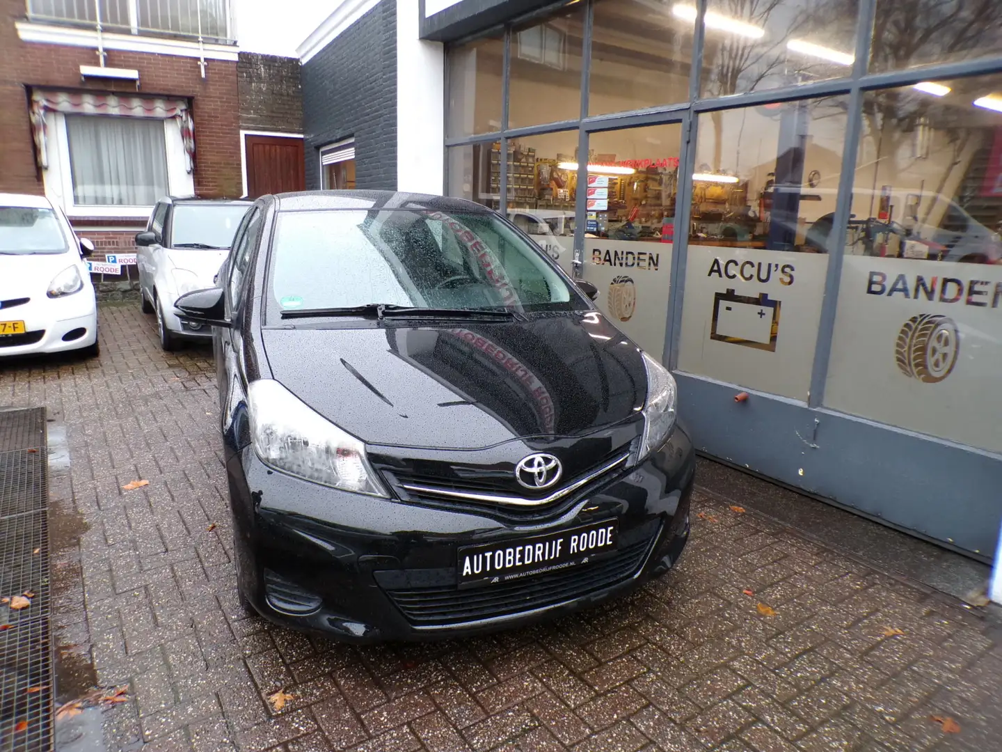 Toyota Yaris 1.3 VVT-i 5-Drs Automaat Black Line NIEUW MODEL,DE Noir - 2
