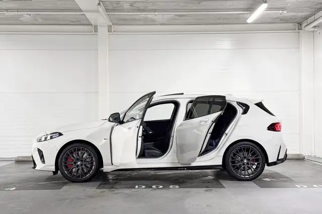 BMW 1 Series view 3