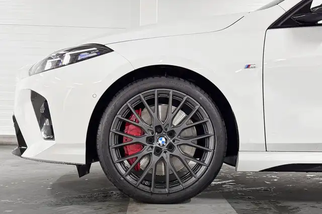 BMW 1 Series view 4