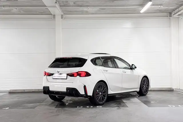 BMW 1 Series view 6
