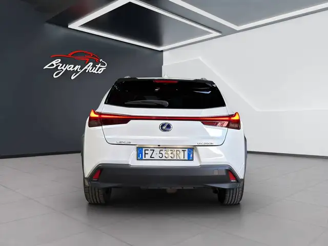 Lexus Ux view 4