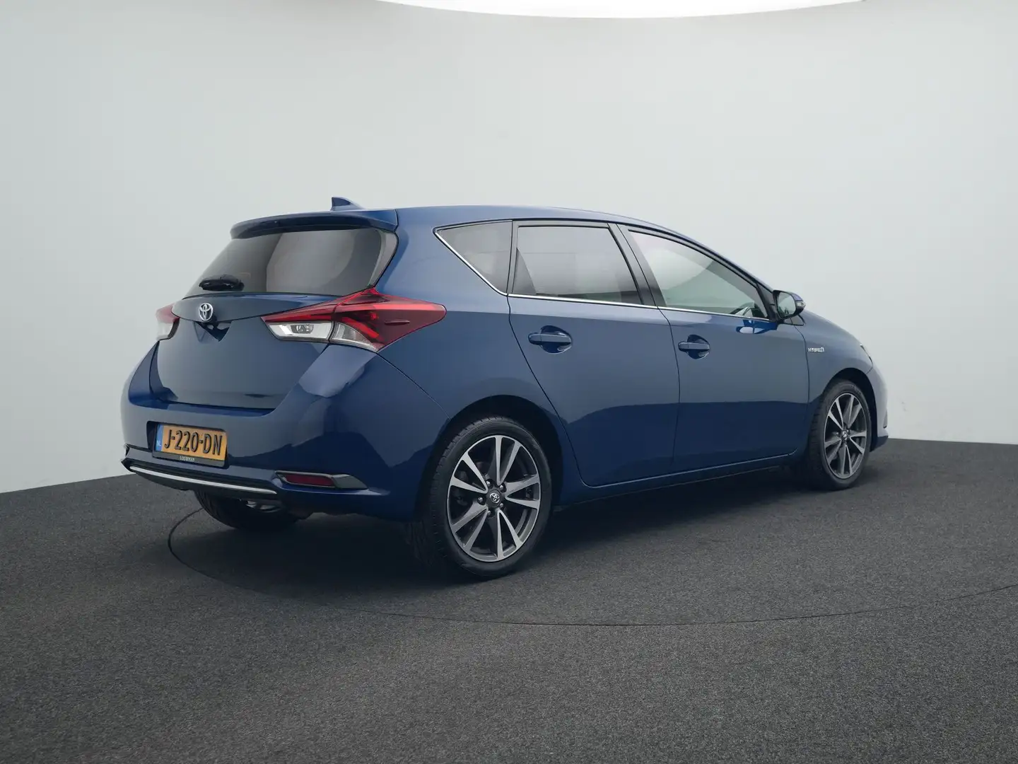 Toyota Auris 1.8 Hybrid Now Limited Blauw - 2