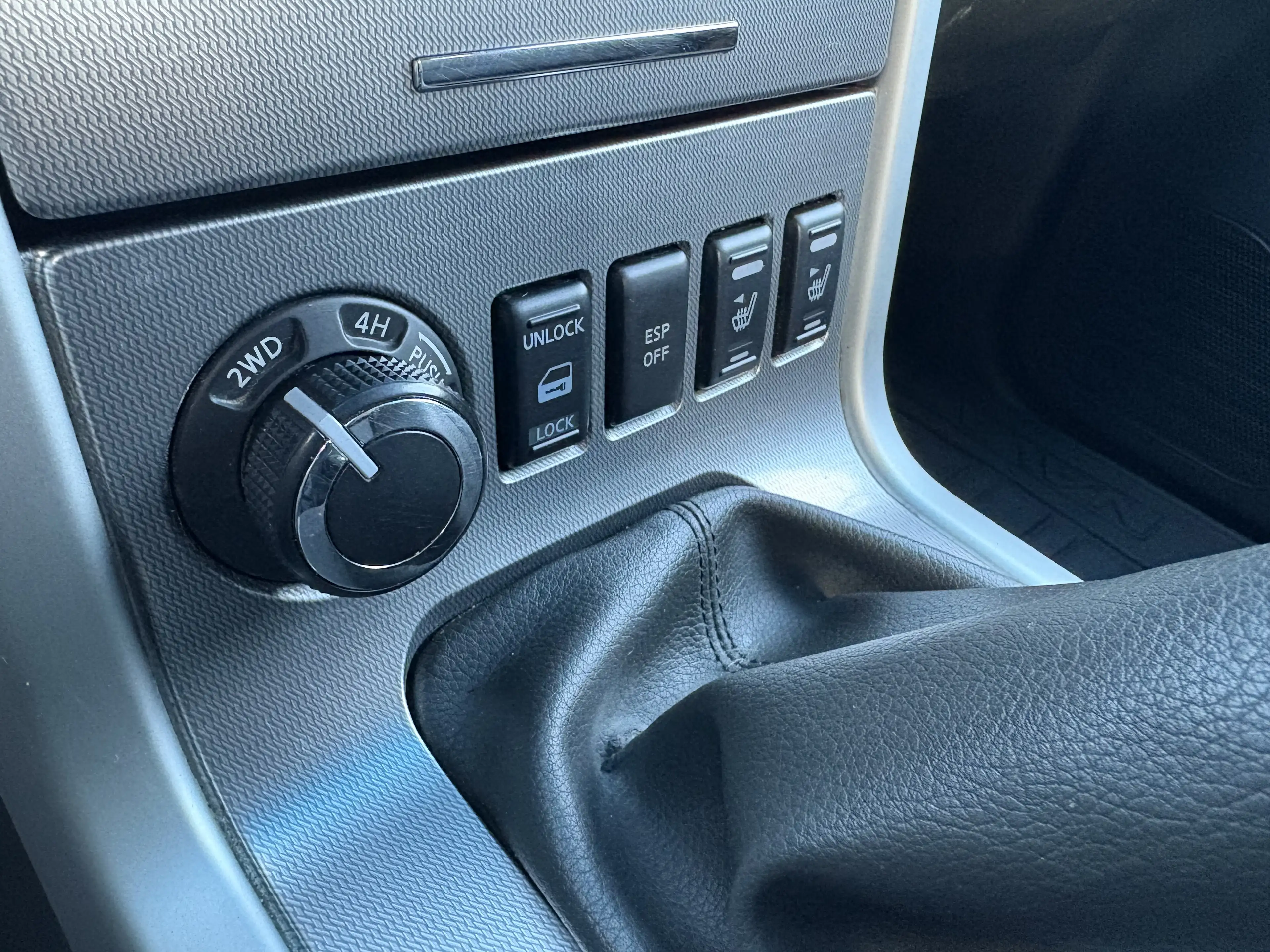 Nissan Navara 2.5 dCi 4x4 E5/ King Cabine/ 1er propriétaire — photo 10