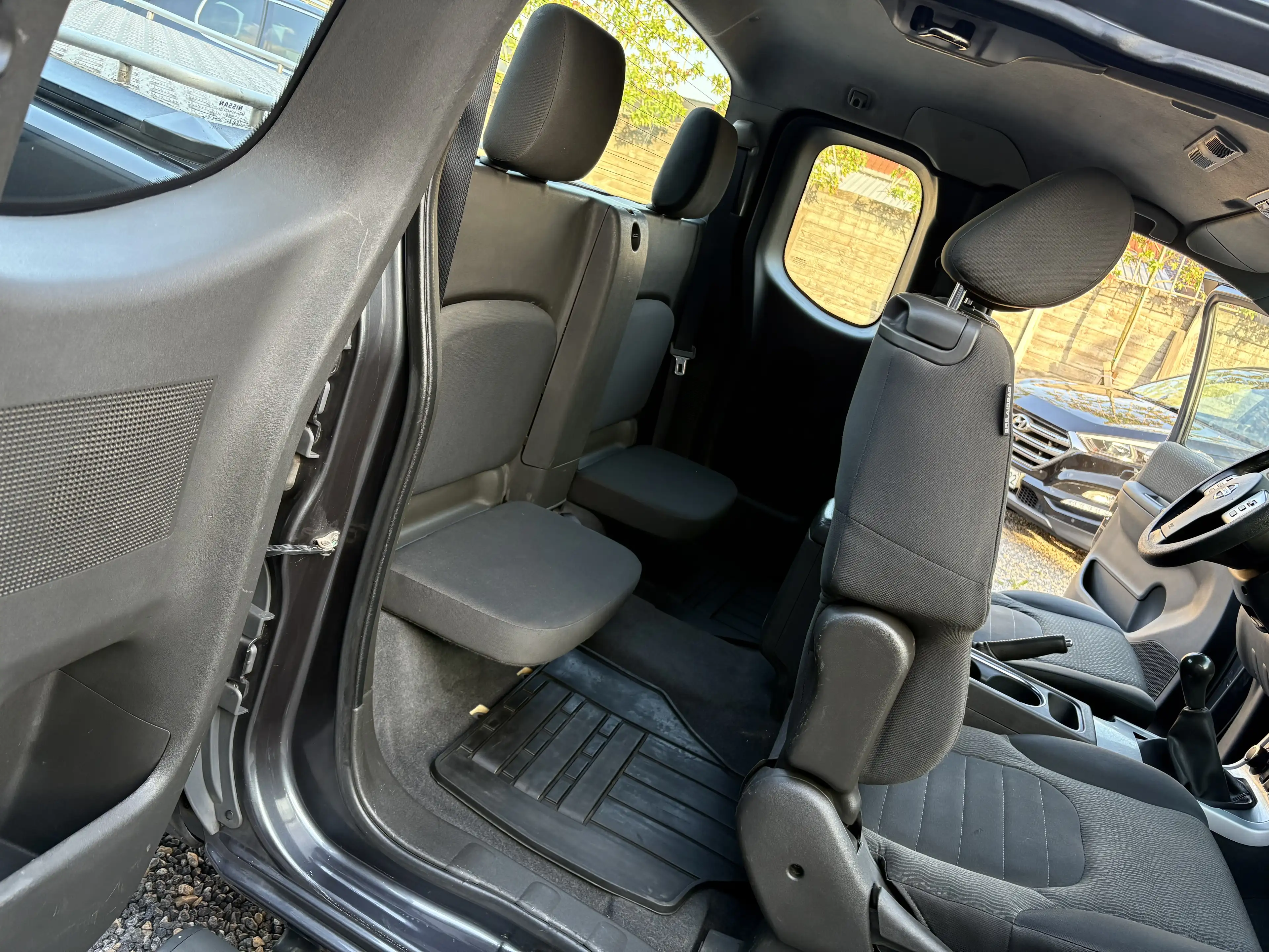 Nissan Navara 2.5 dCi 4x4 E5/ King Cabine/ 1er propriétaire — photo 9