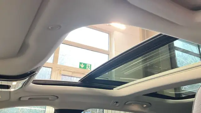 Mercedes-Benz C-Class view 13