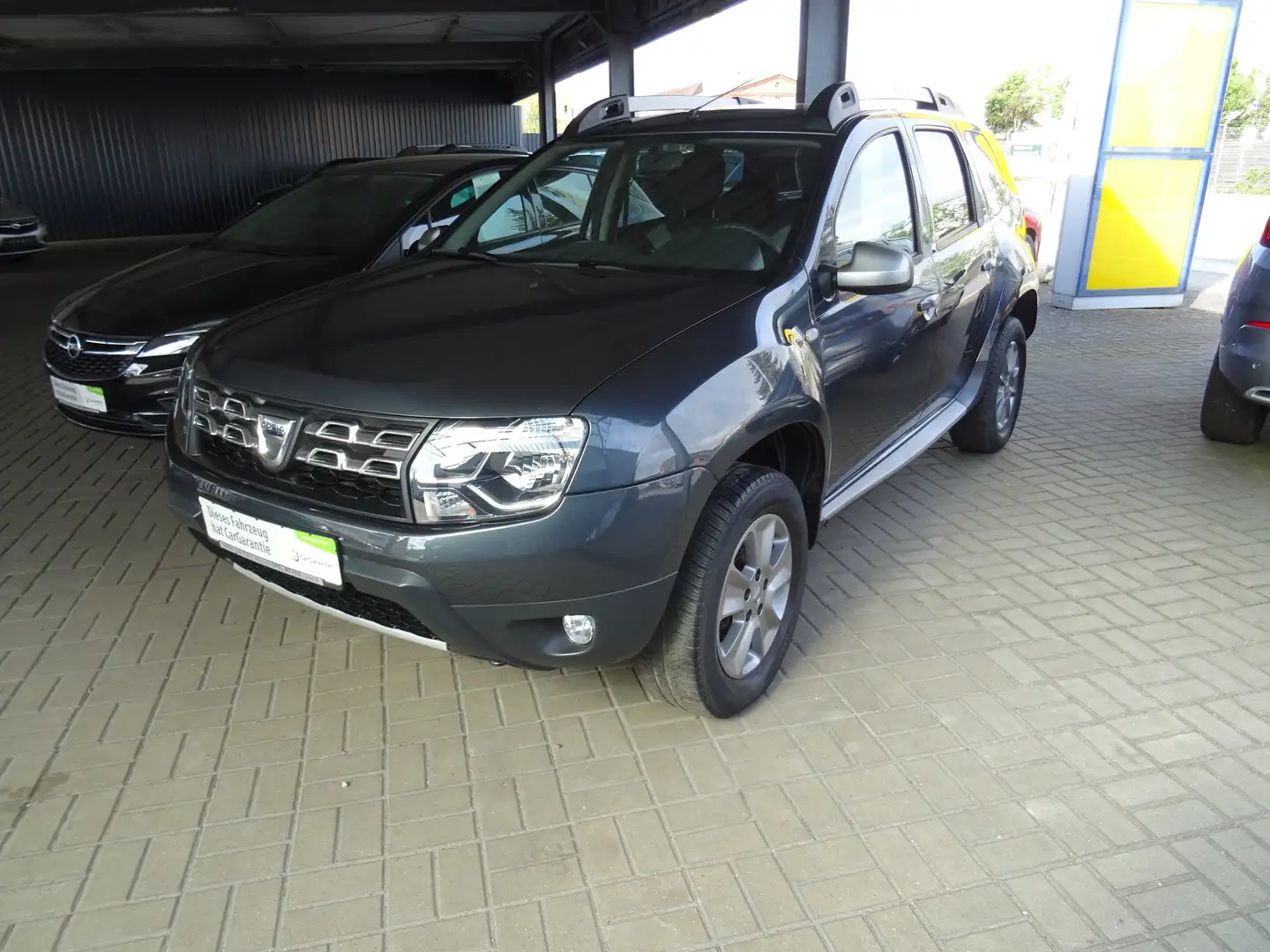 Dacia Duster Laureate 4x2 Grau - 1