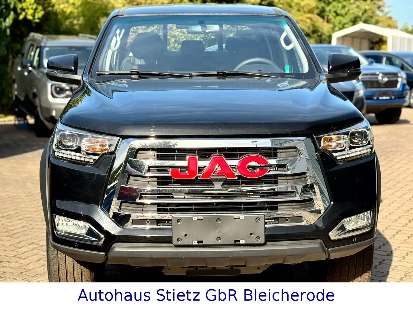 JAC 8 Pro 4X4 Turbo Schwarz - 2