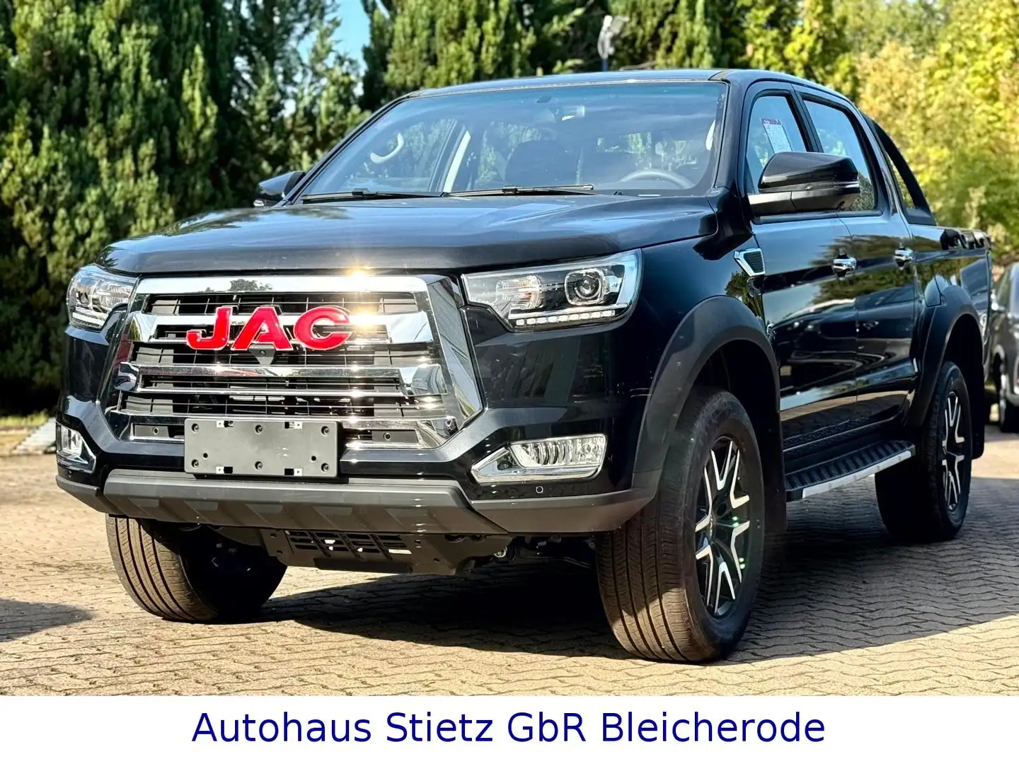 JAC 8 Pro 4X4 Turbo Schwarz - 1