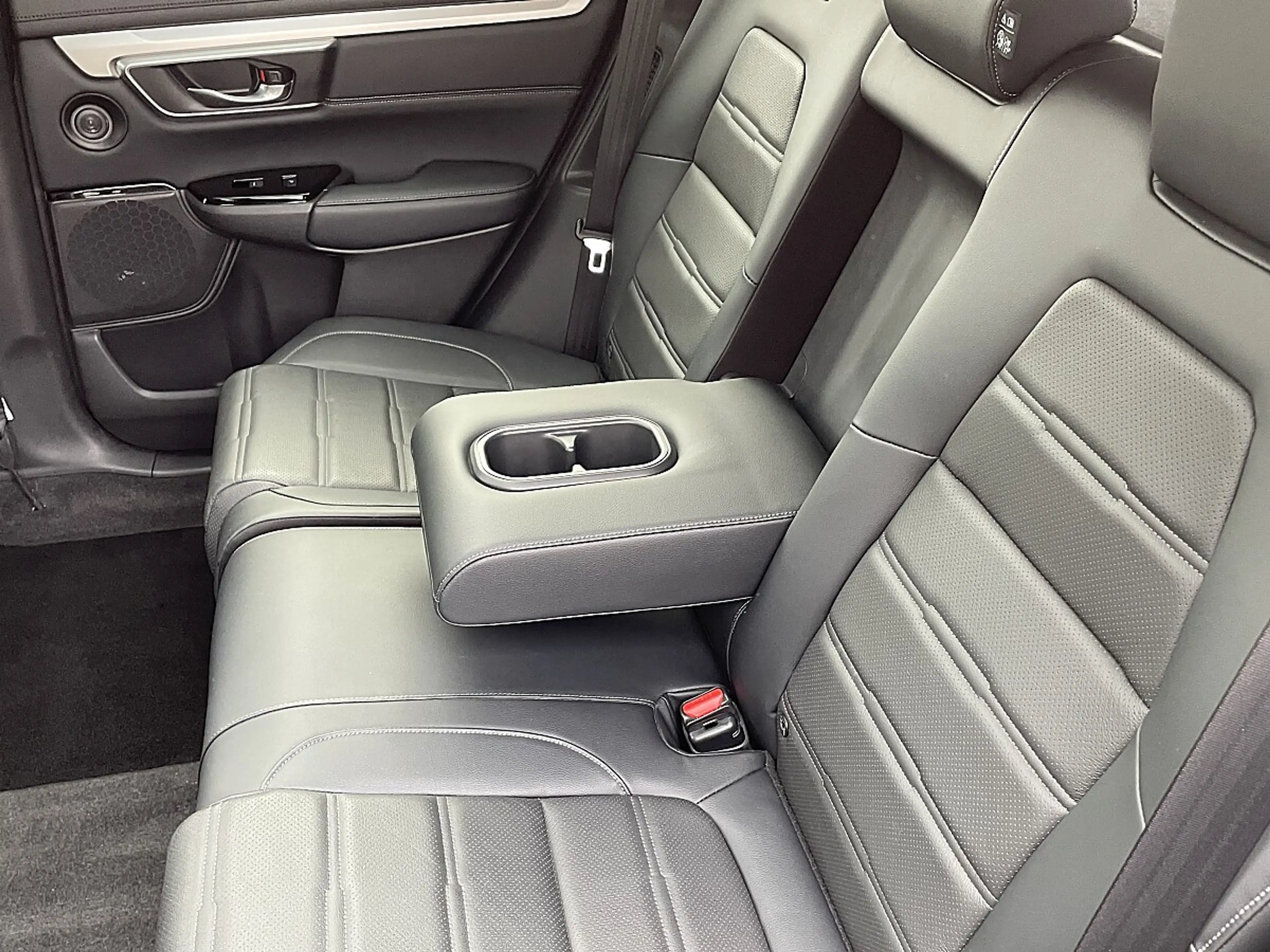Honda CR-V 2,0 i-MMD Hybrid Executive AWD Aut. — photo 15