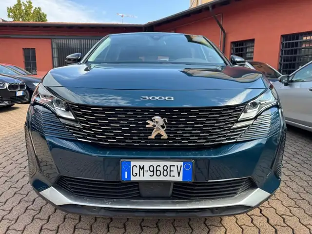 Peugeot 3008 view 2