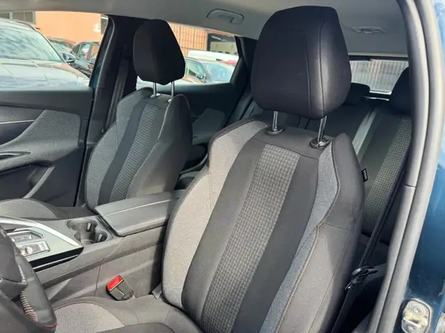 Peugeot 3008 view 15