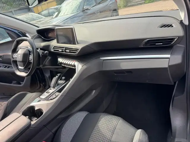 Peugeot 3008 view 12