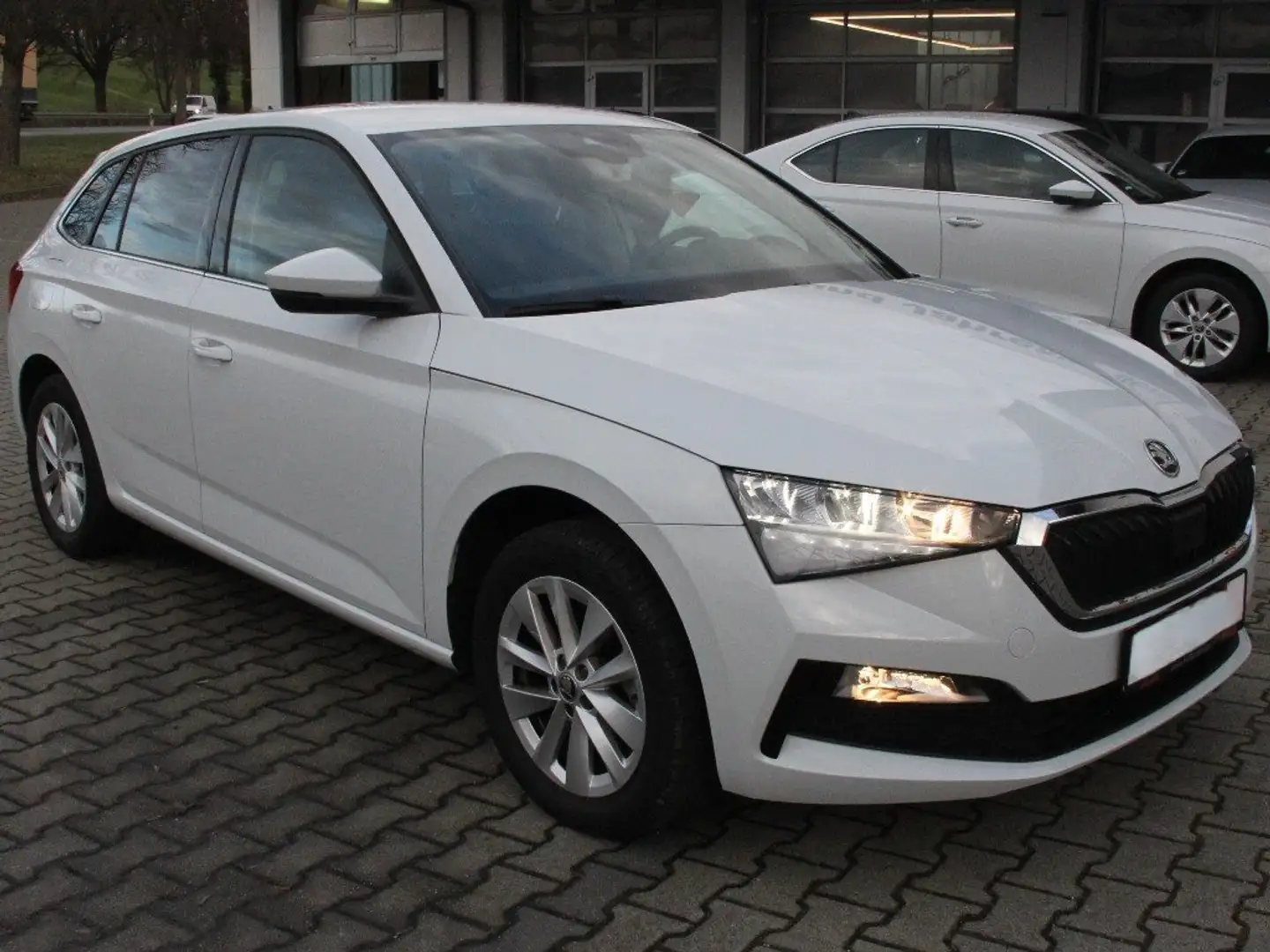 Skoda Scala Ambition 1,0 TSI Weiß - 1