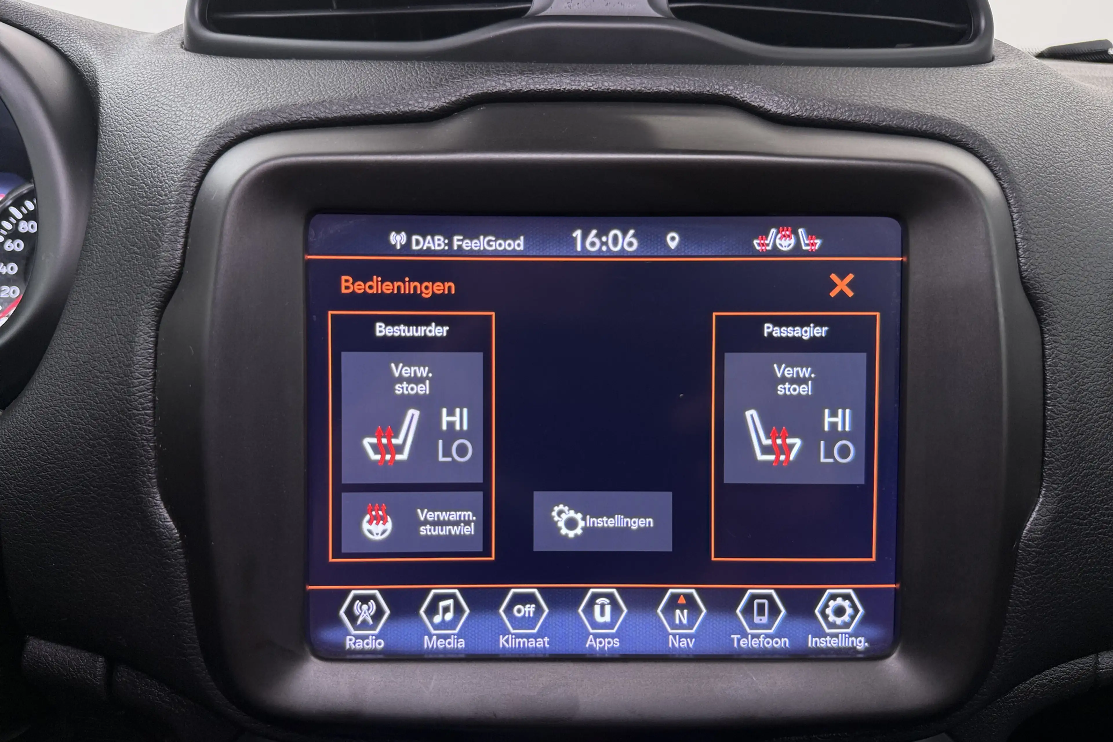 Jeep Renegade 1.5T 131 PK Aut. e-Hybrid S Pano-dak 19'LMV Camera — photo 14