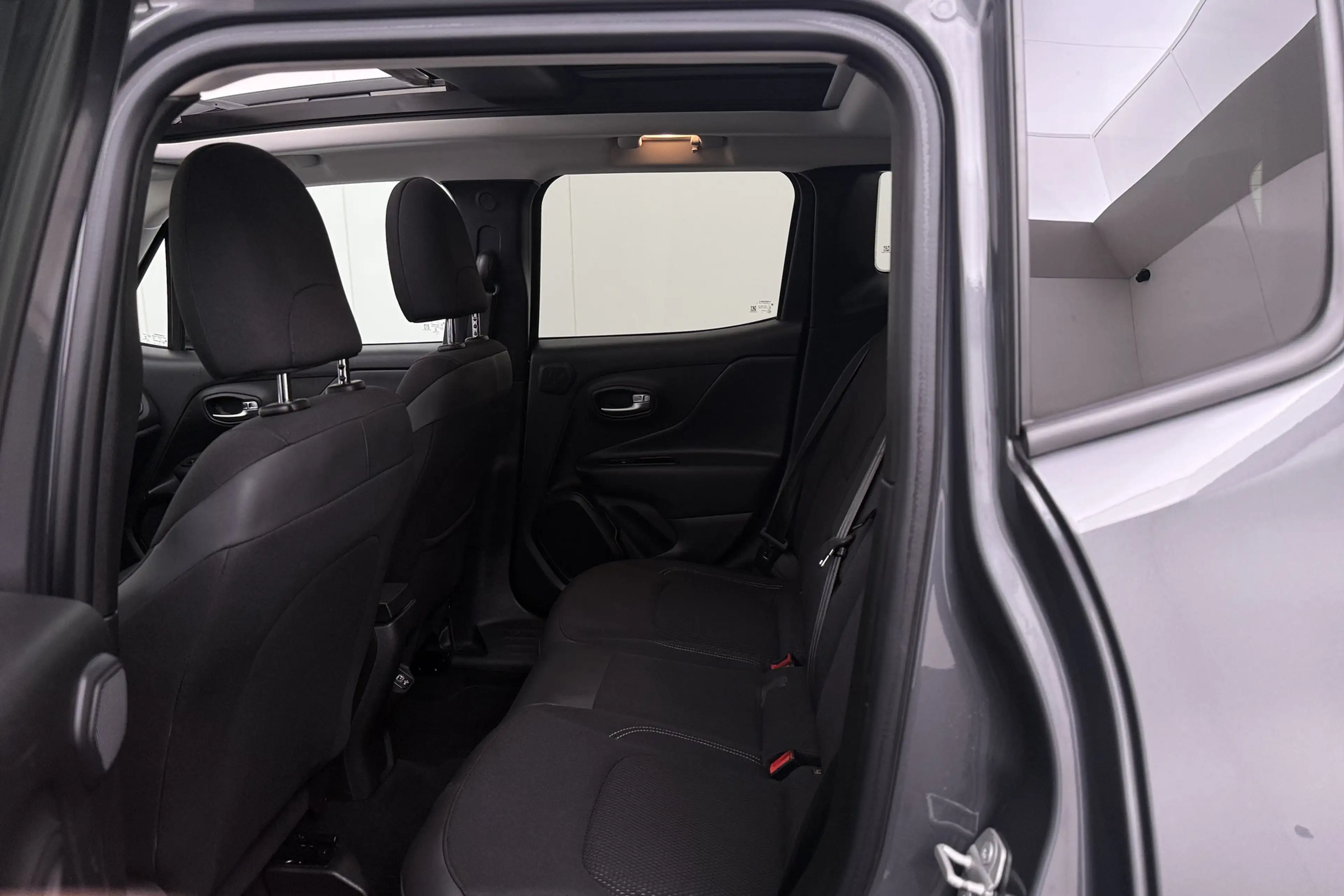 Jeep Renegade 1.5T 131 PK Aut. e-Hybrid S Pano-dak 19'LMV Camera — photo 12