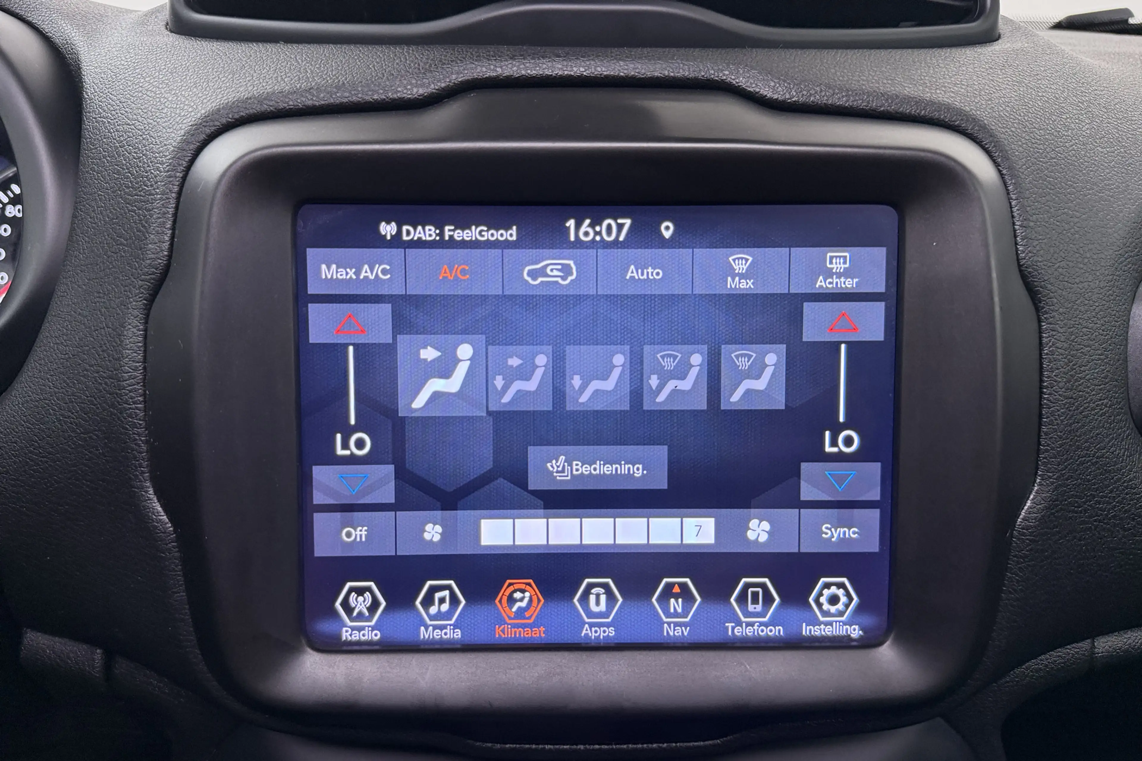 Jeep Renegade 1.5T 131 PK Aut. e-Hybrid S Pano-dak 19'LMV Camera — photo 15