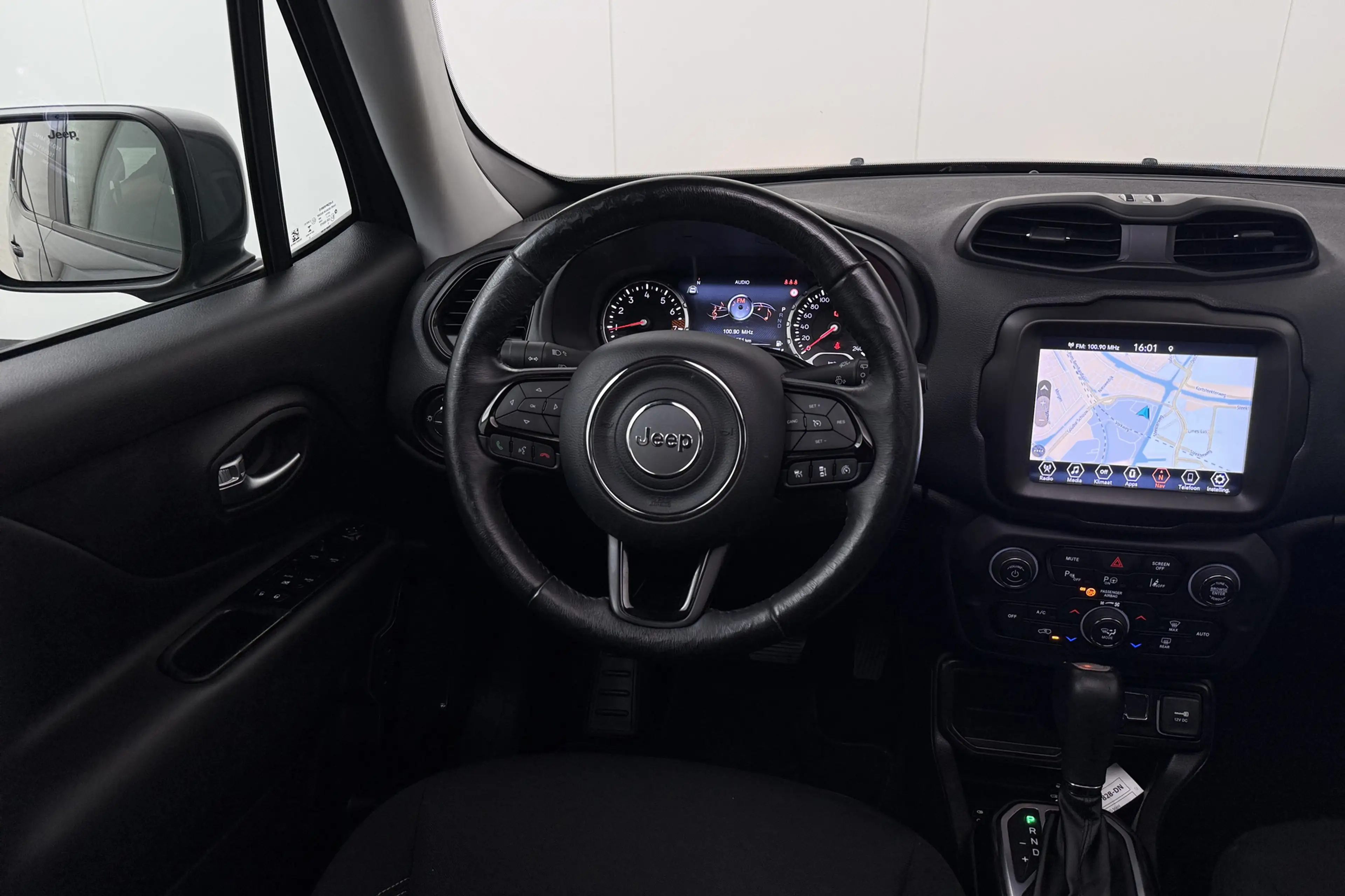 Jeep Renegade 1.5T 131 PK Aut. e-Hybrid S Pano-dak 19'LMV Camera — photo 9
