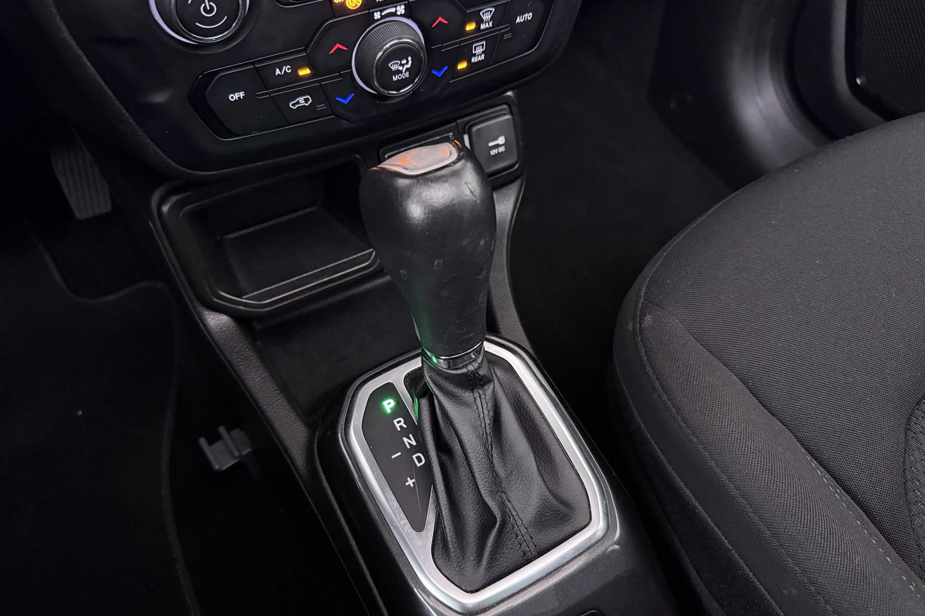 Jeep Renegade 1.5T 131 PK Aut. e-Hybrid S Pano-dak 19'LMV Camera — photo 29