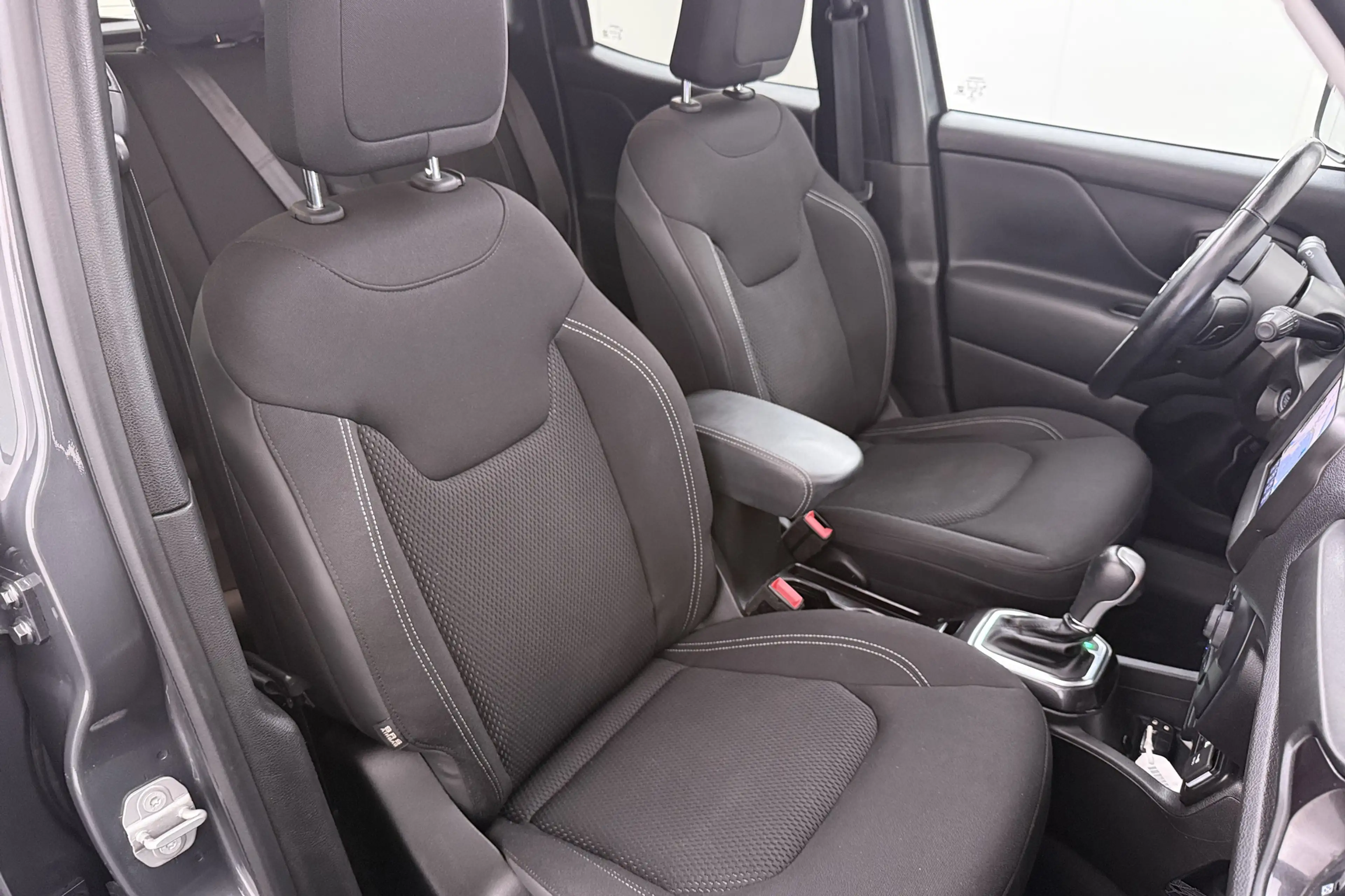 Jeep Renegade 1.5T 131 PK Aut. e-Hybrid S Pano-dak 19'LMV Camera — photo 17