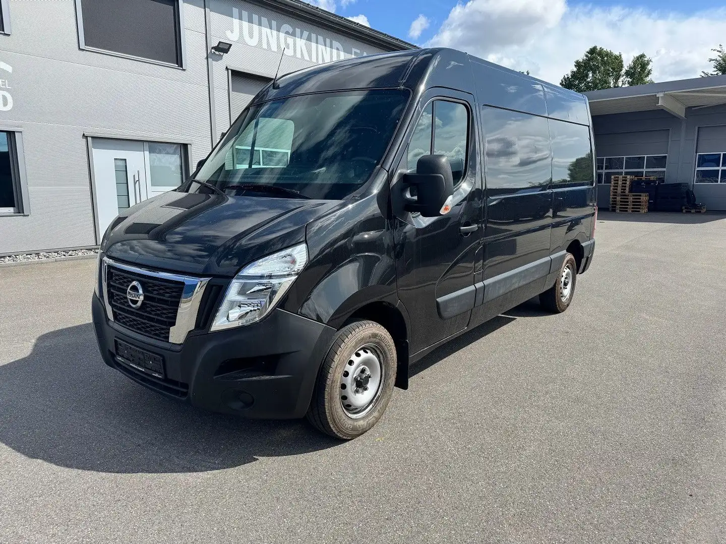 Nissan Interstar Kastenwagen L2H2 3,5t Acenta FWD Zwart - 1