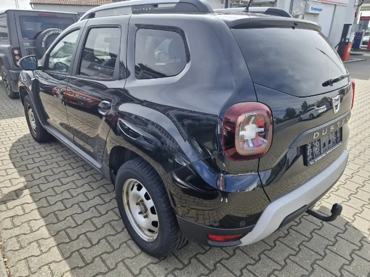 Dacia Duster II Celebration 1,3 TCe150 8-fach bereift AHK — photo 3