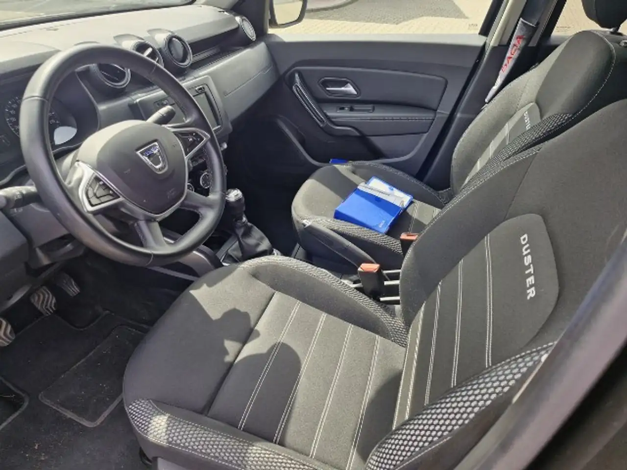 Dacia Duster II Celebration 1,3 TCe150 8-fach bereift AHK — photo 5