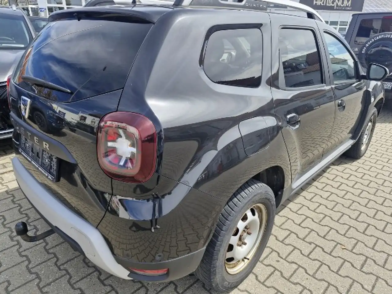 Dacia Duster II Celebration 1,3 TCe150 8-fach bereift AHK — photo 4