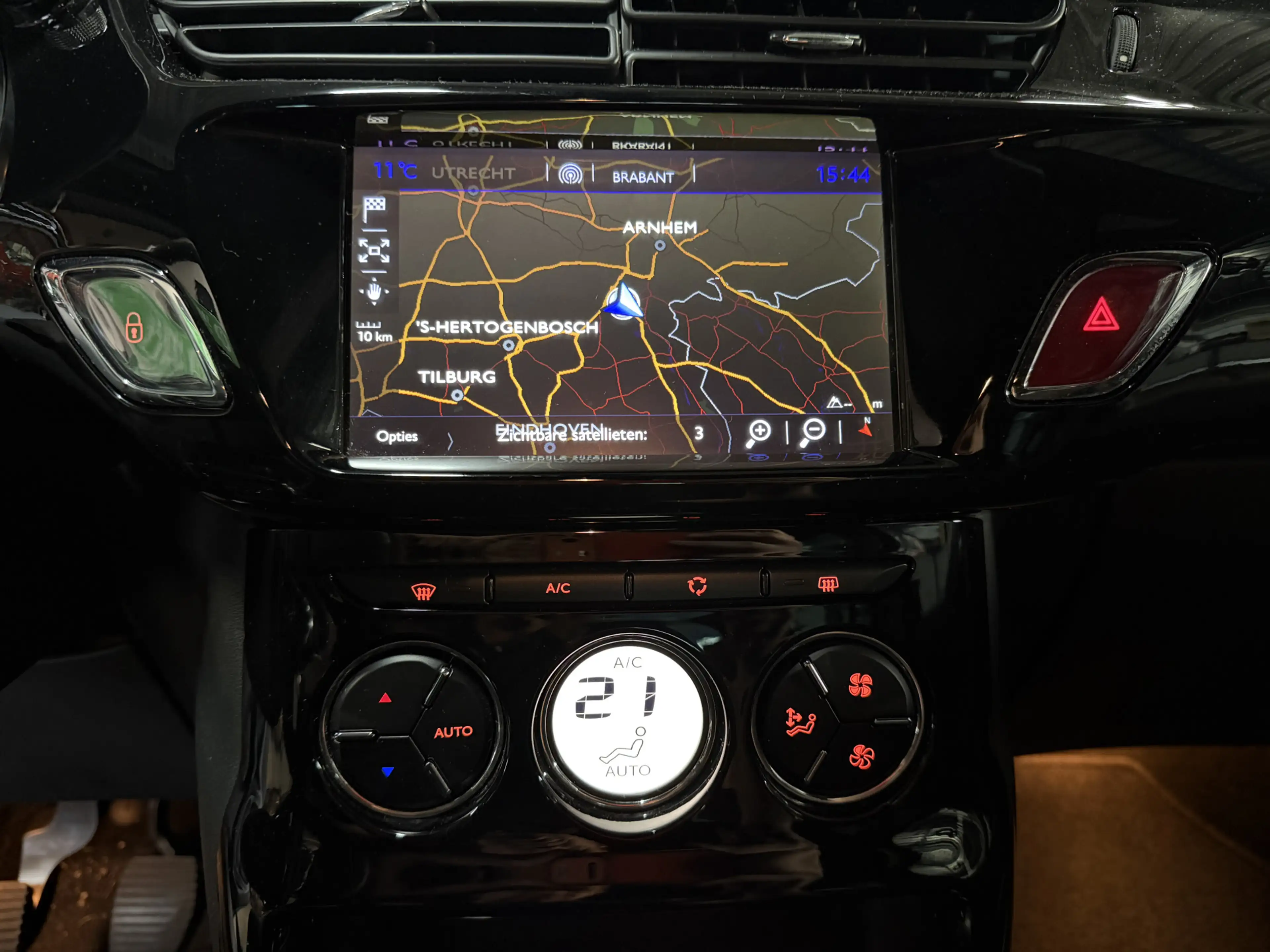 DS Automobiles DS 3 1.2 PureTech So Chic NL-117-J — photo 10