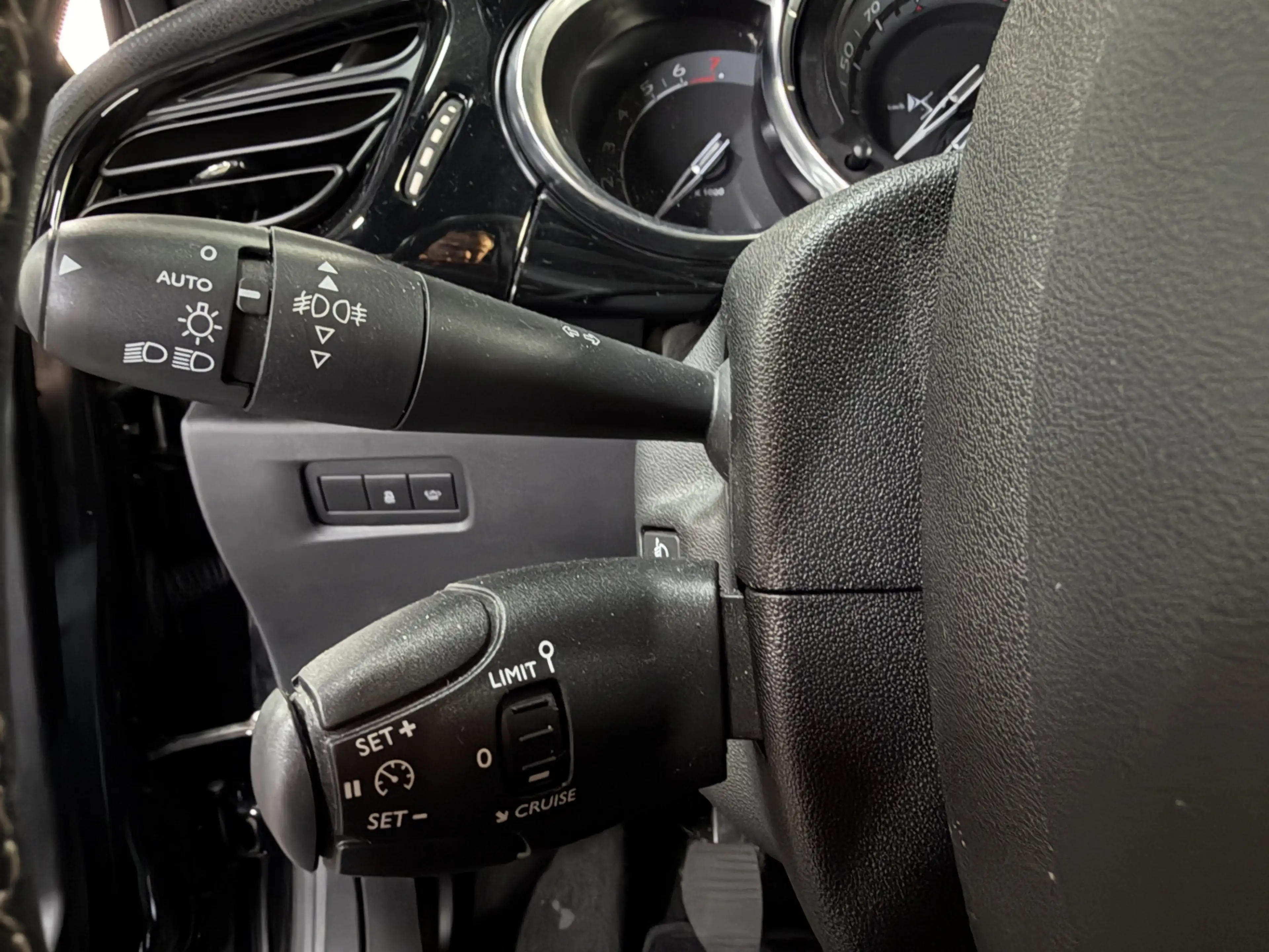 DS Automobiles DS 3 1.2 PureTech So Chic NL-117-J — photo 8