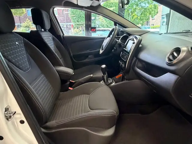 Renault Clio view 9