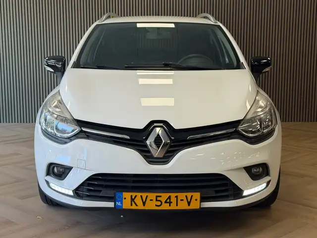 Renault Clio view 2