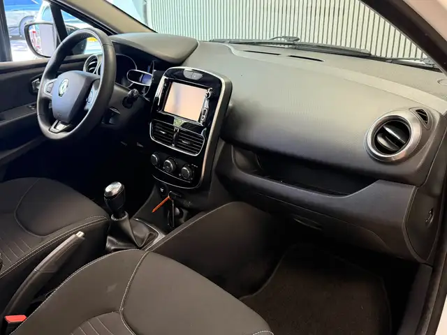 Renault Clio view 8