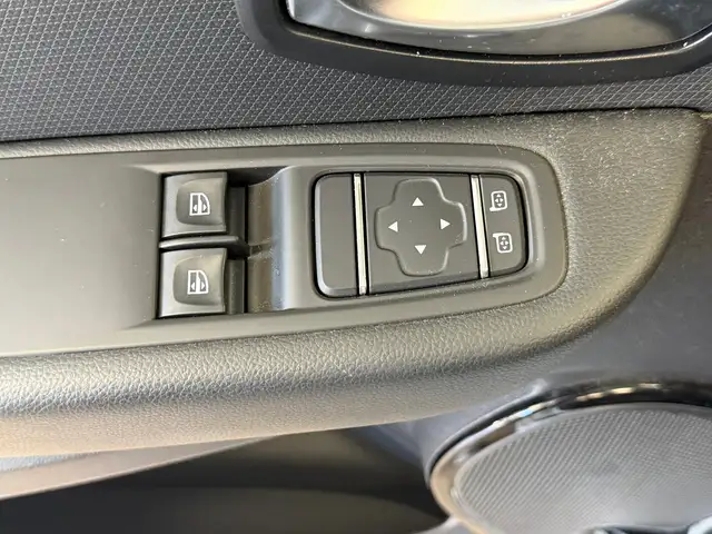 Renault Clio view 15