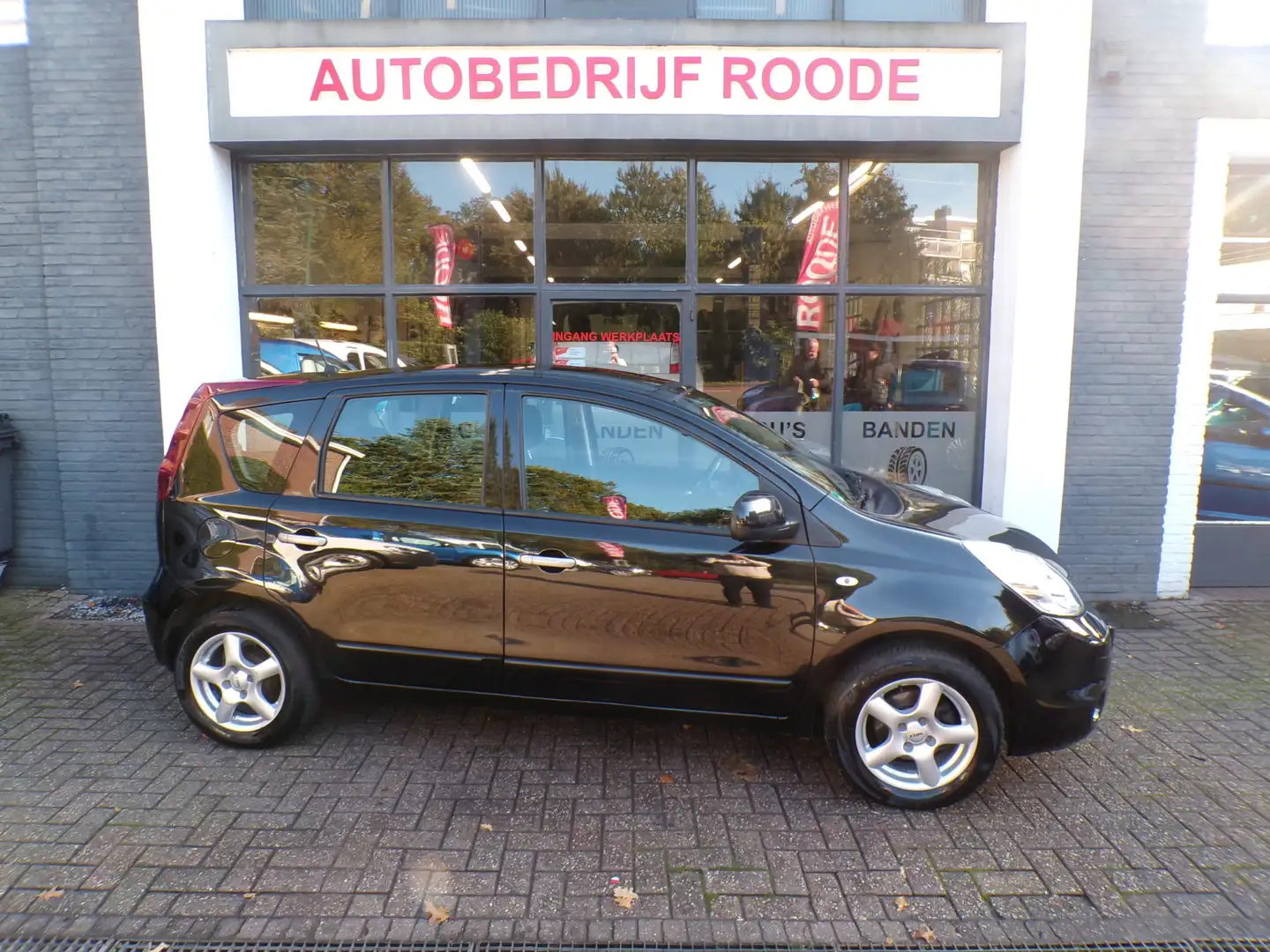 Nissan Note 1.6 Connect Edition AUTOMAAT,AIRCO,1 EIGENAAR!! Black - 1