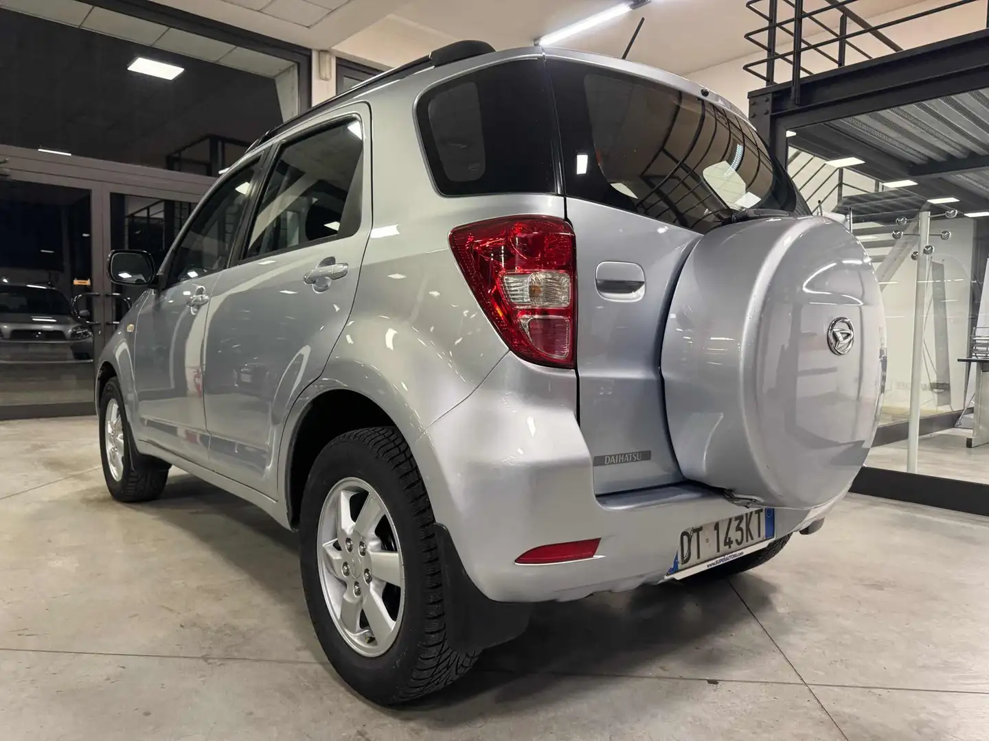 Daihatsu Terios 1.5 4WD SXA Green Powered Plateado - 2