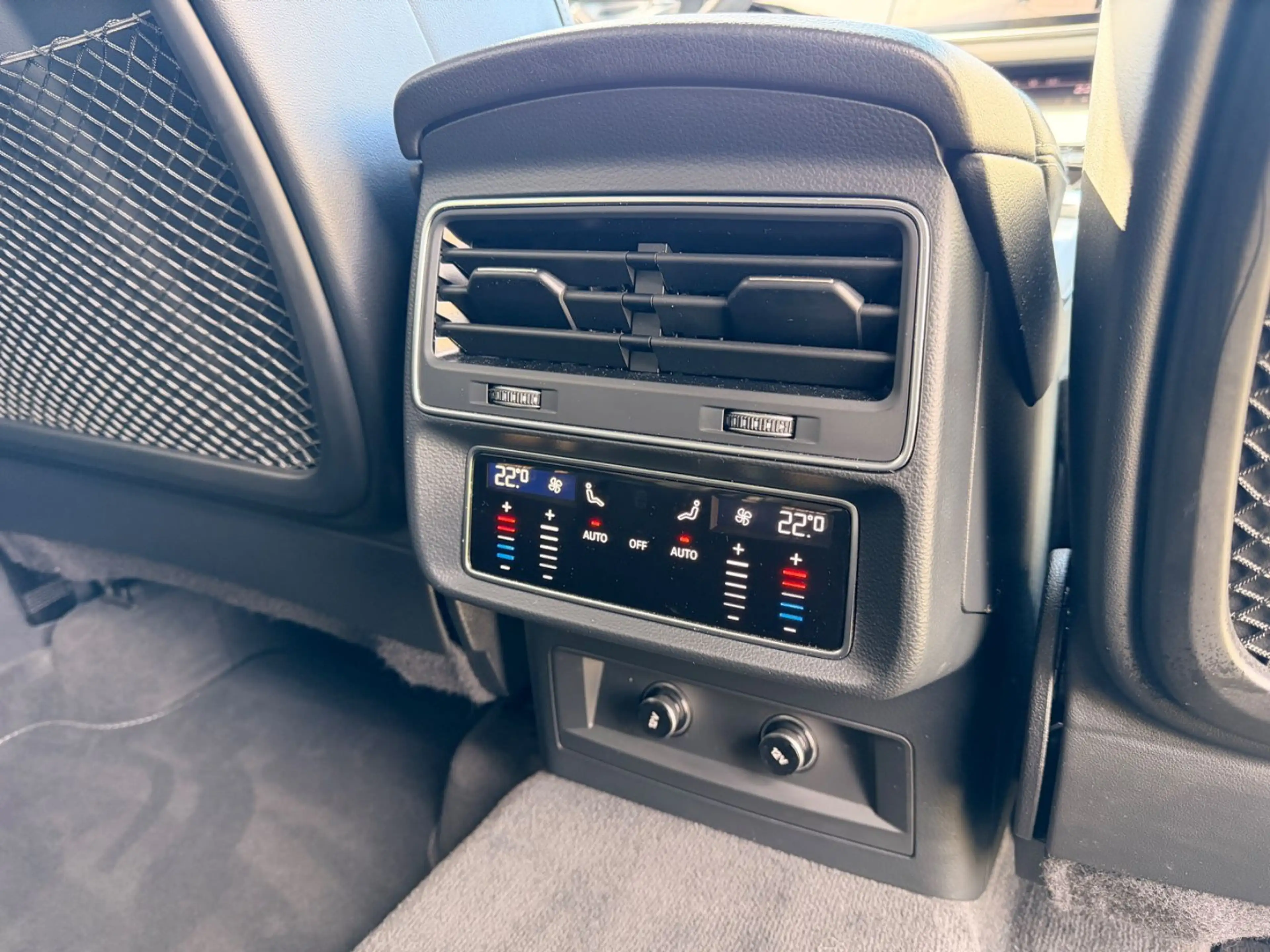 Audi SQ7 4.0 TDI quattro Matrix-LED / Head-up-Display — photo 13