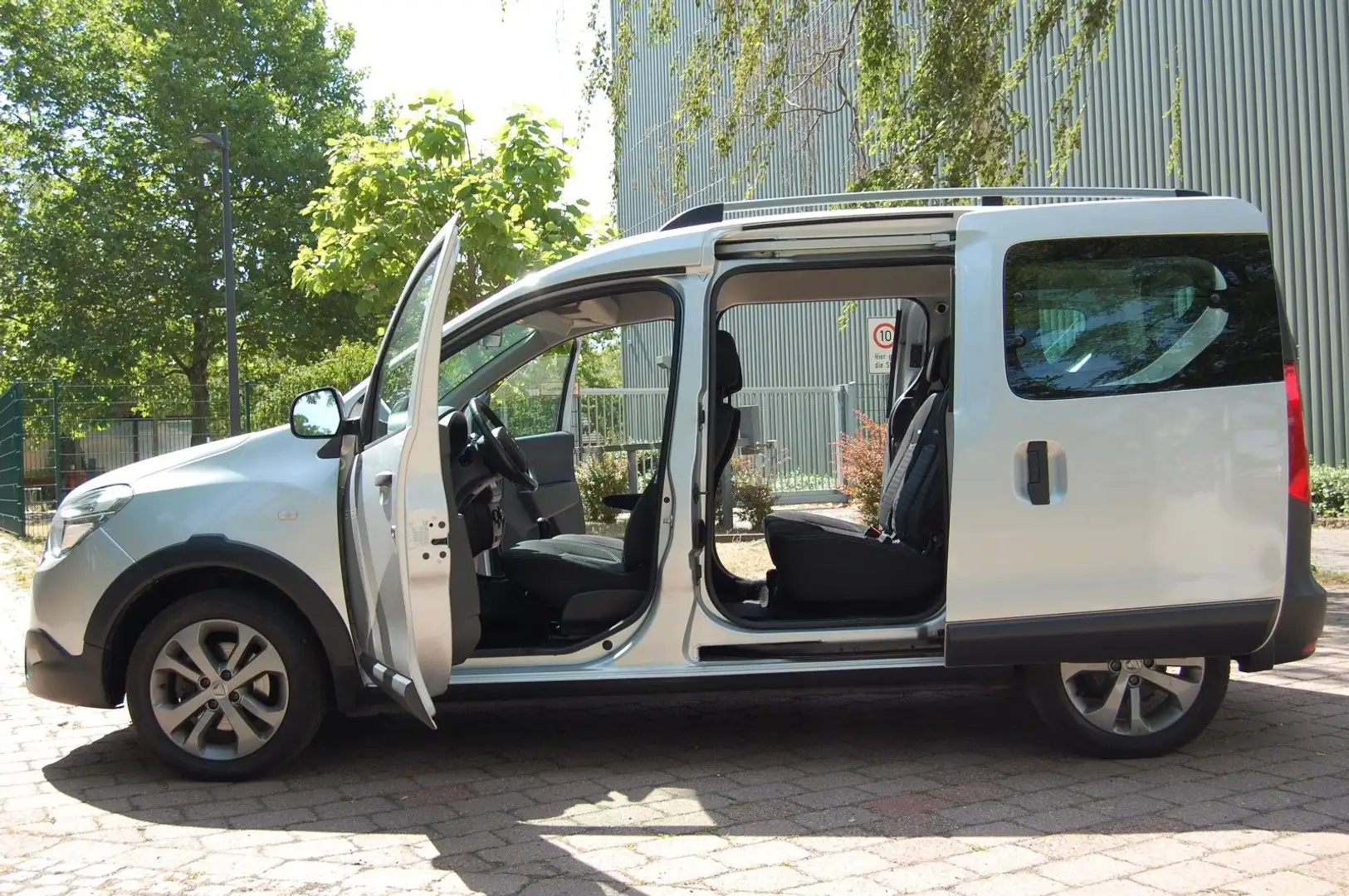 Dacia Dokker TCe 115 Stepway.58Tkm.Klima,Navi,AHK Silber - 1