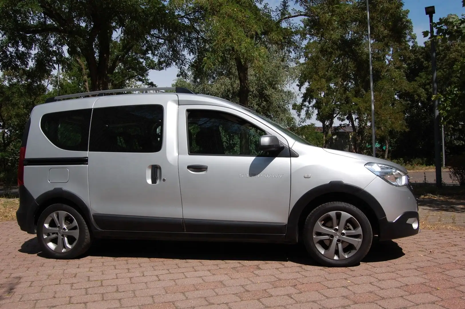 Dacia Dokker TCe 115 Stepway.58Tkm.Klima,Navi,AHK Silber - 2