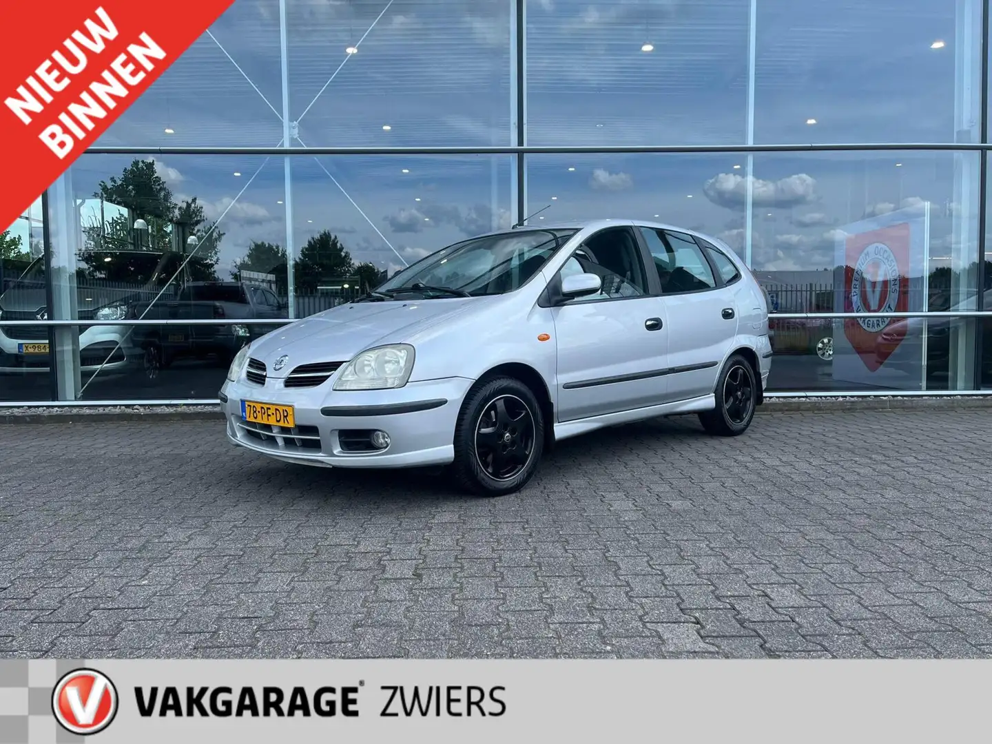 Nissan Almera Tino 1.8 Tekna Automaat Gris - 1